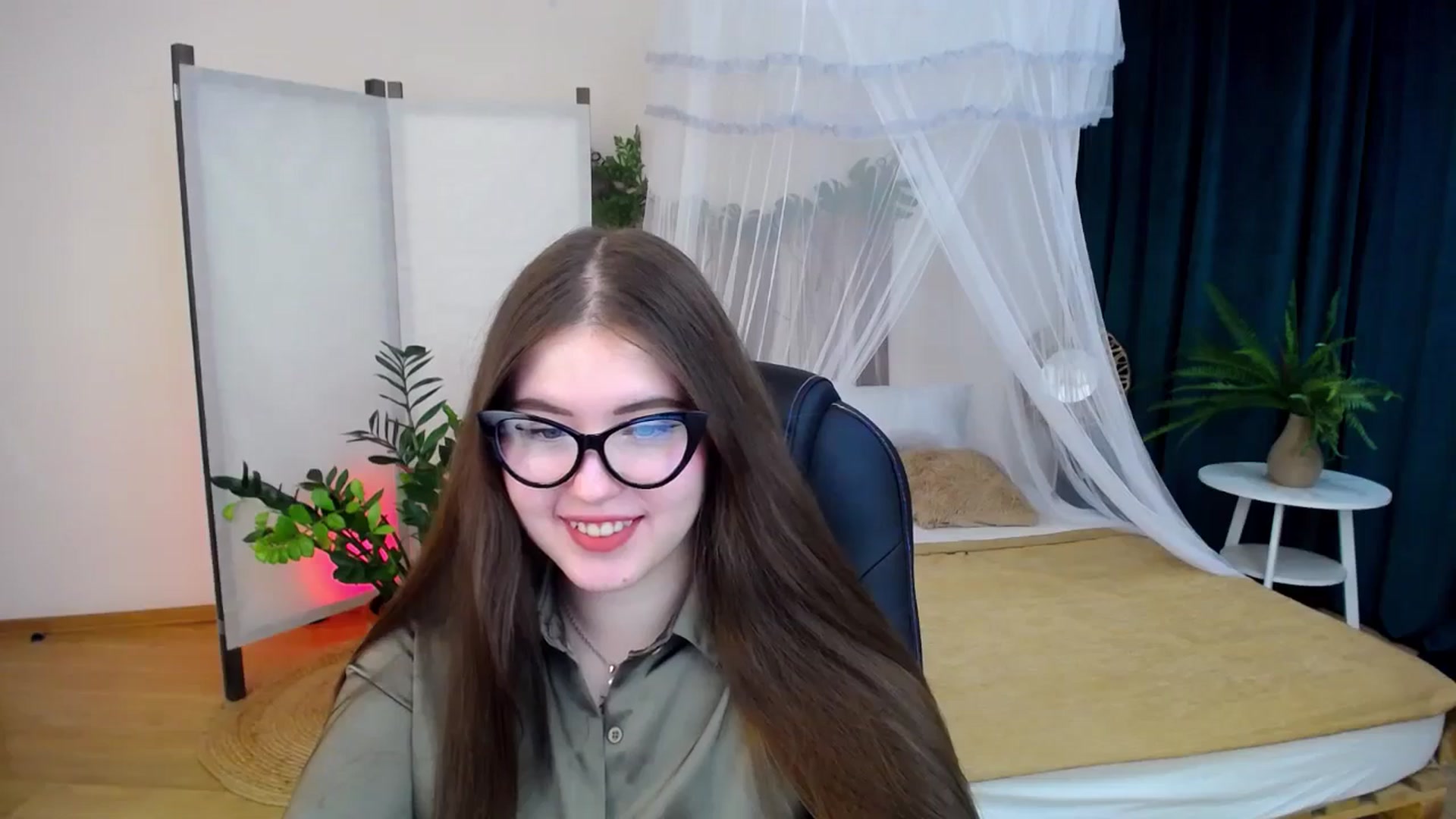 Gallery image thumbnail from AdmireMyEyes's myfreecams stream on, 09/28/2024, 19:09 image 7 of 20