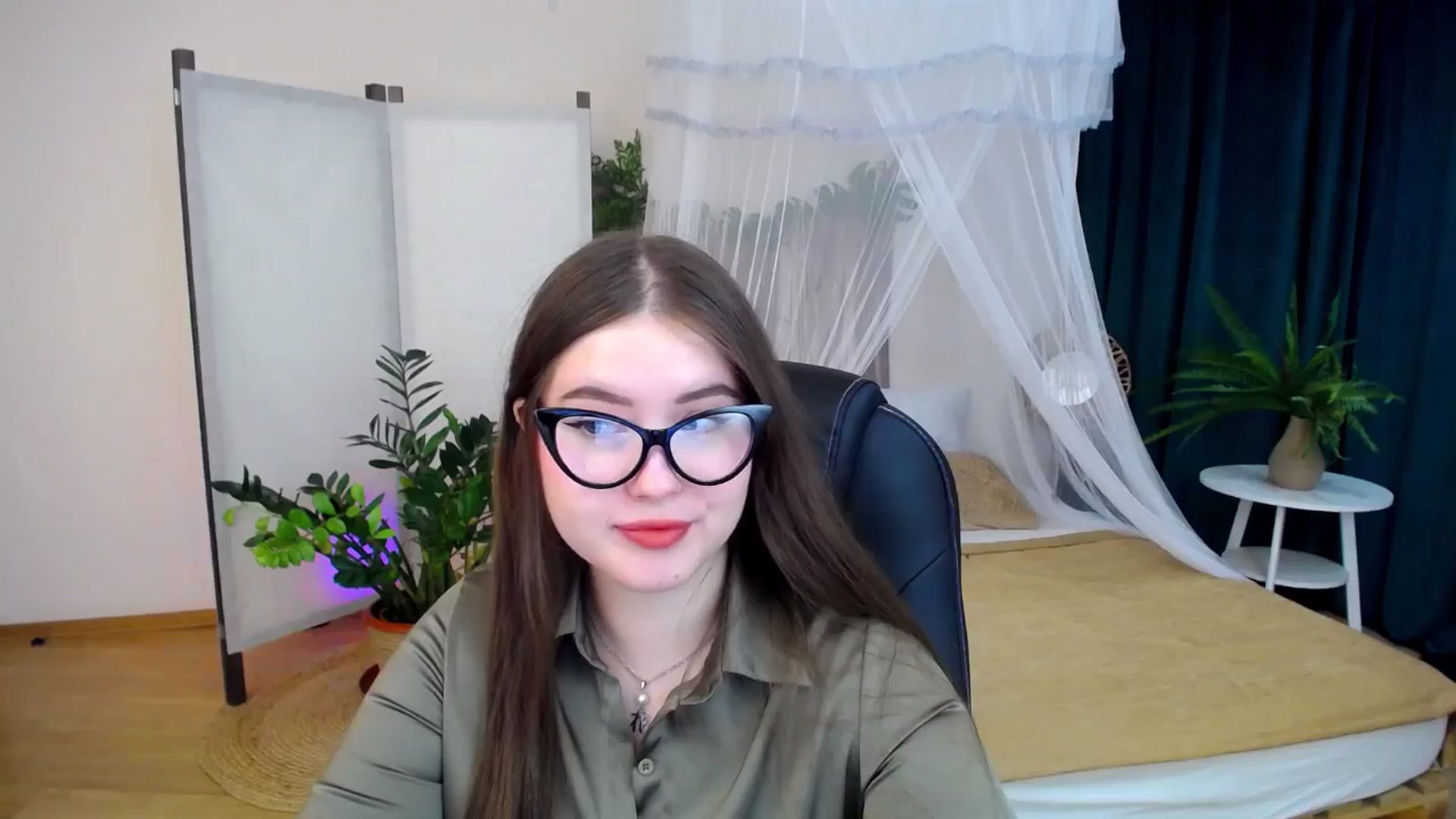 Gallery image thumbnail from AdmireMyEyes's myfreecams stream on, 09/28/2024, 19:09 image 14 of 20
