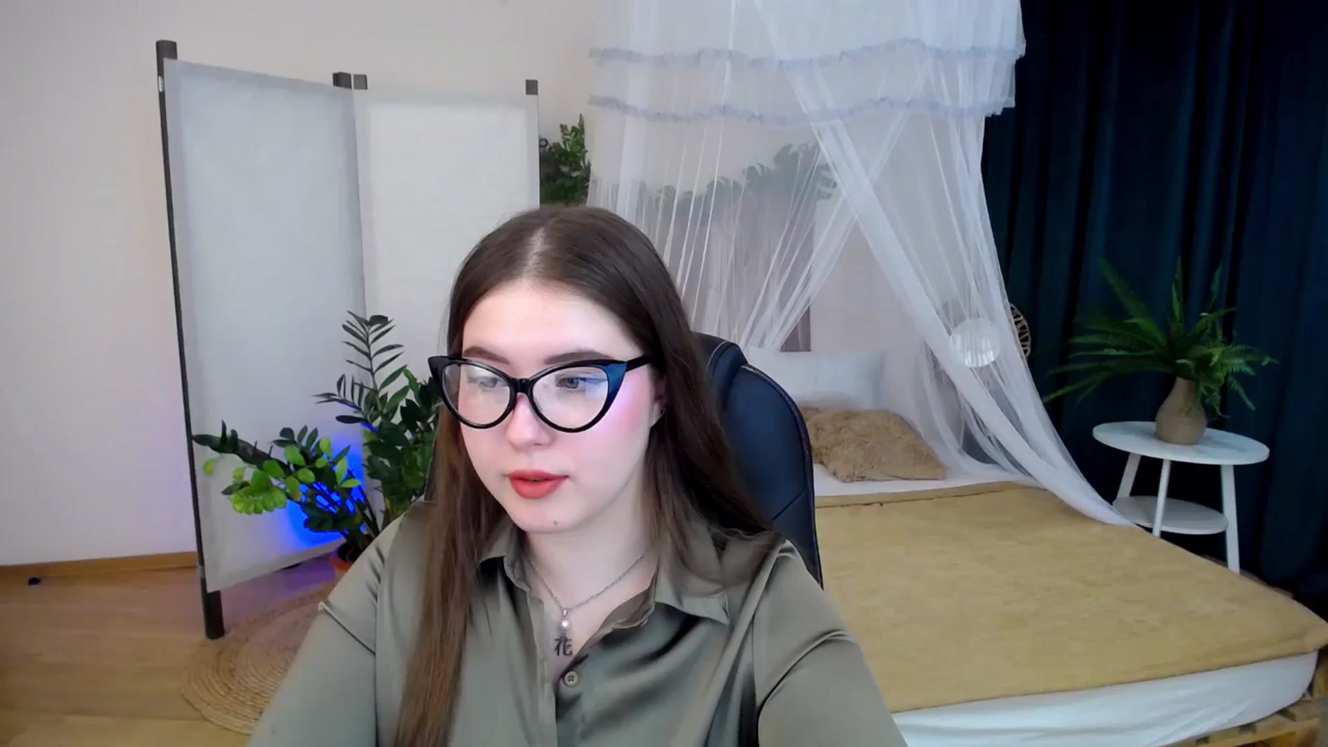 Gallery image thumbnail from AdmireMyEyes's myfreecams stream on, 09/28/2024, 19:09 image 1 of 20