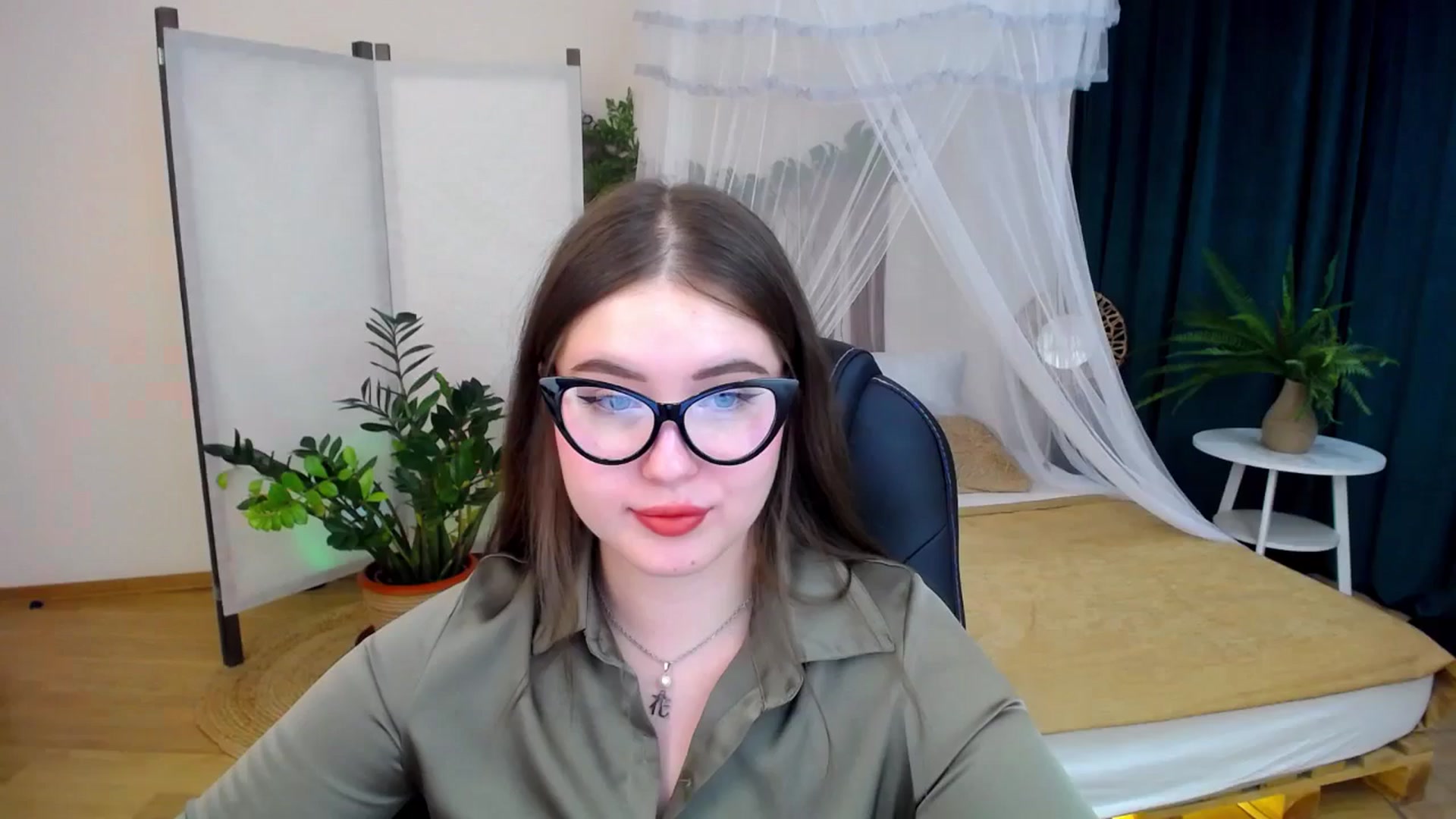 Gallery image thumbnail from AdmireMyEyes's myfreecams stream on, 09/28/2024, 21:41 image 1 of 20