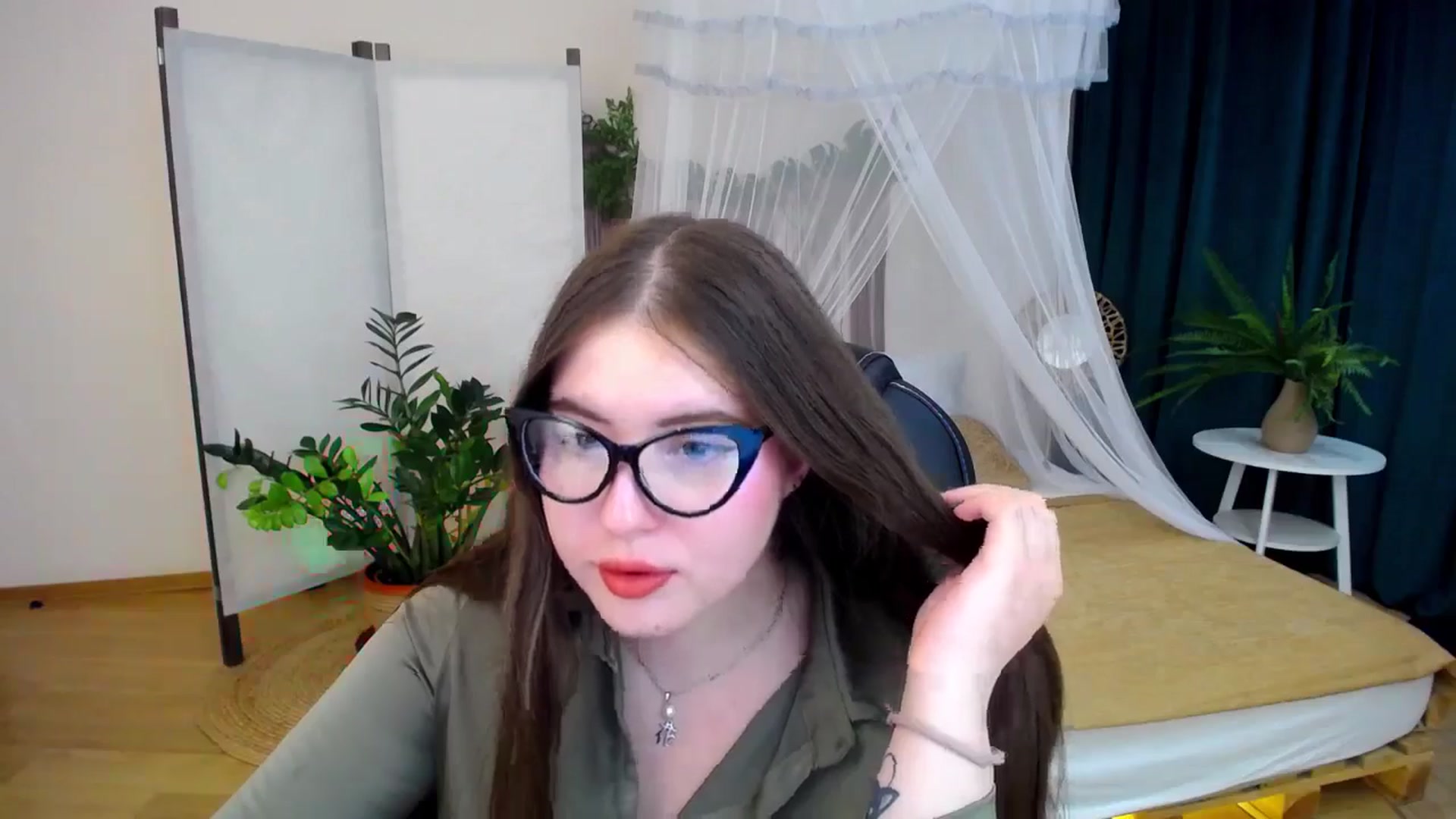 Gallery image thumbnail from AdmireMyEyes's myfreecams stream on, 09/28/2024, 21:41 image 10 of 20