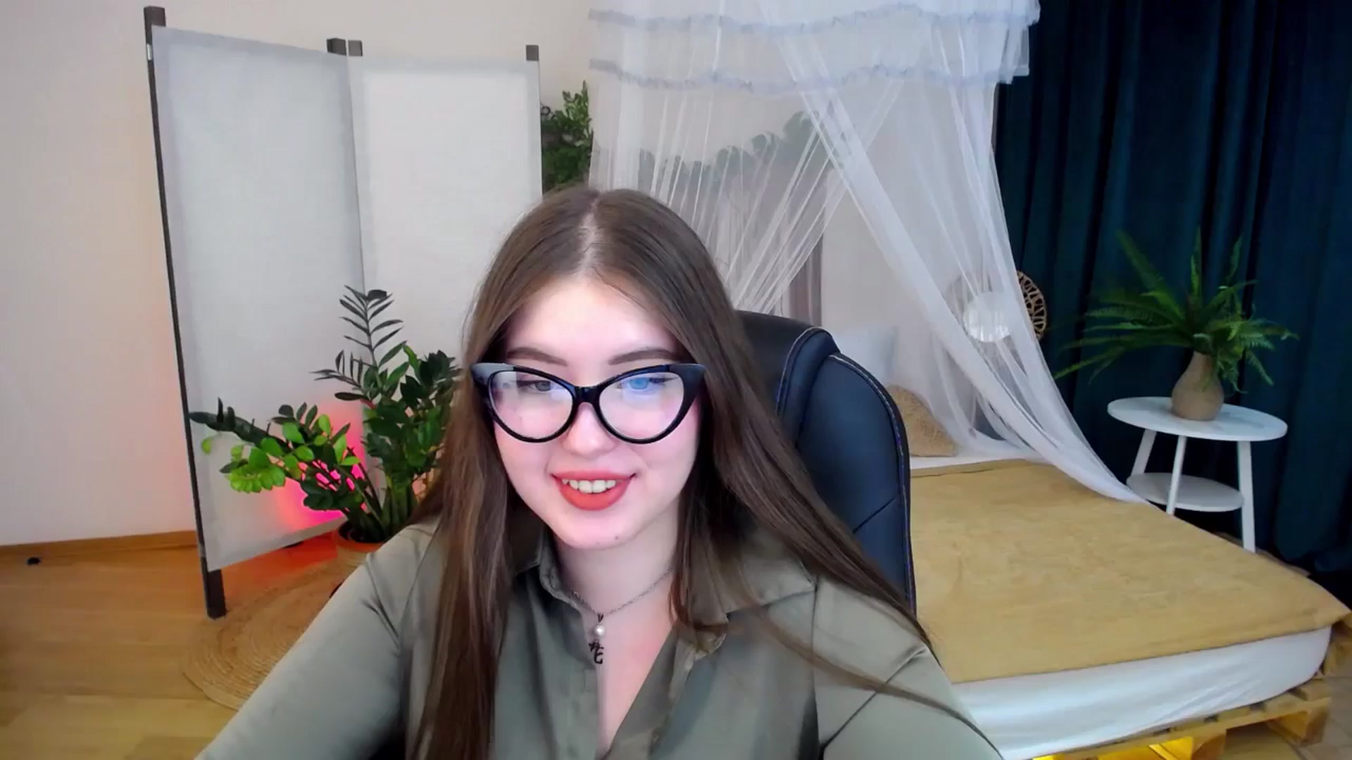 Gallery image thumbnail from AdmireMyEyes's myfreecams stream on, 09/28/2024, 21:41 image 8 of 20