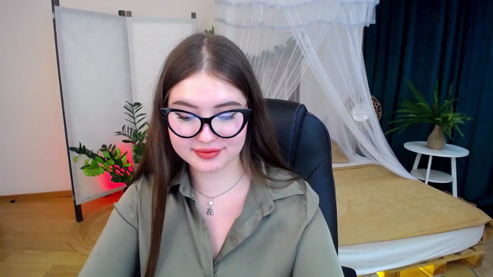 Gallery image thumbnail from AdmireMyEyes's myfreecams stream on, 09/28/2024, 21:41 image 19 of 20