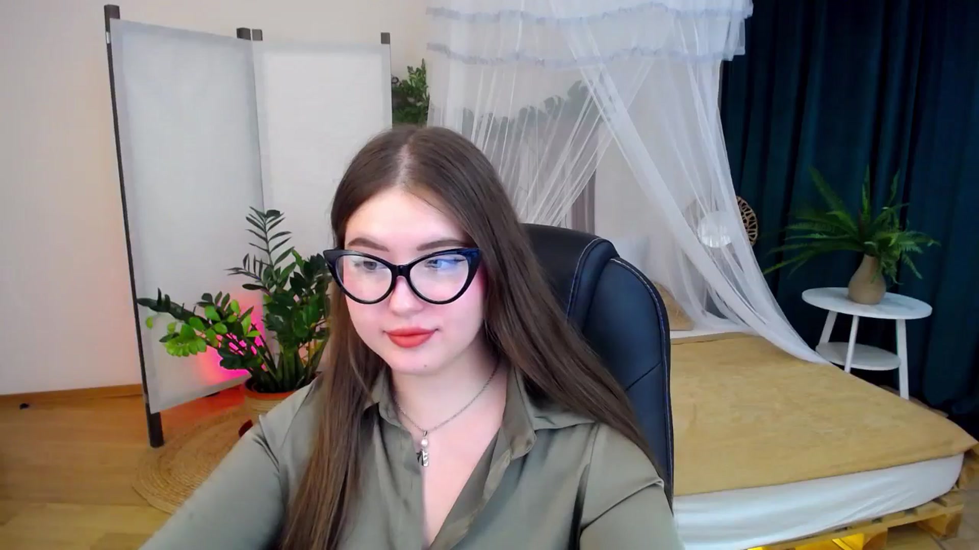 Gallery image thumbnail from AdmireMyEyes's myfreecams stream on, 09/28/2024, 21:41 image 5 of 20