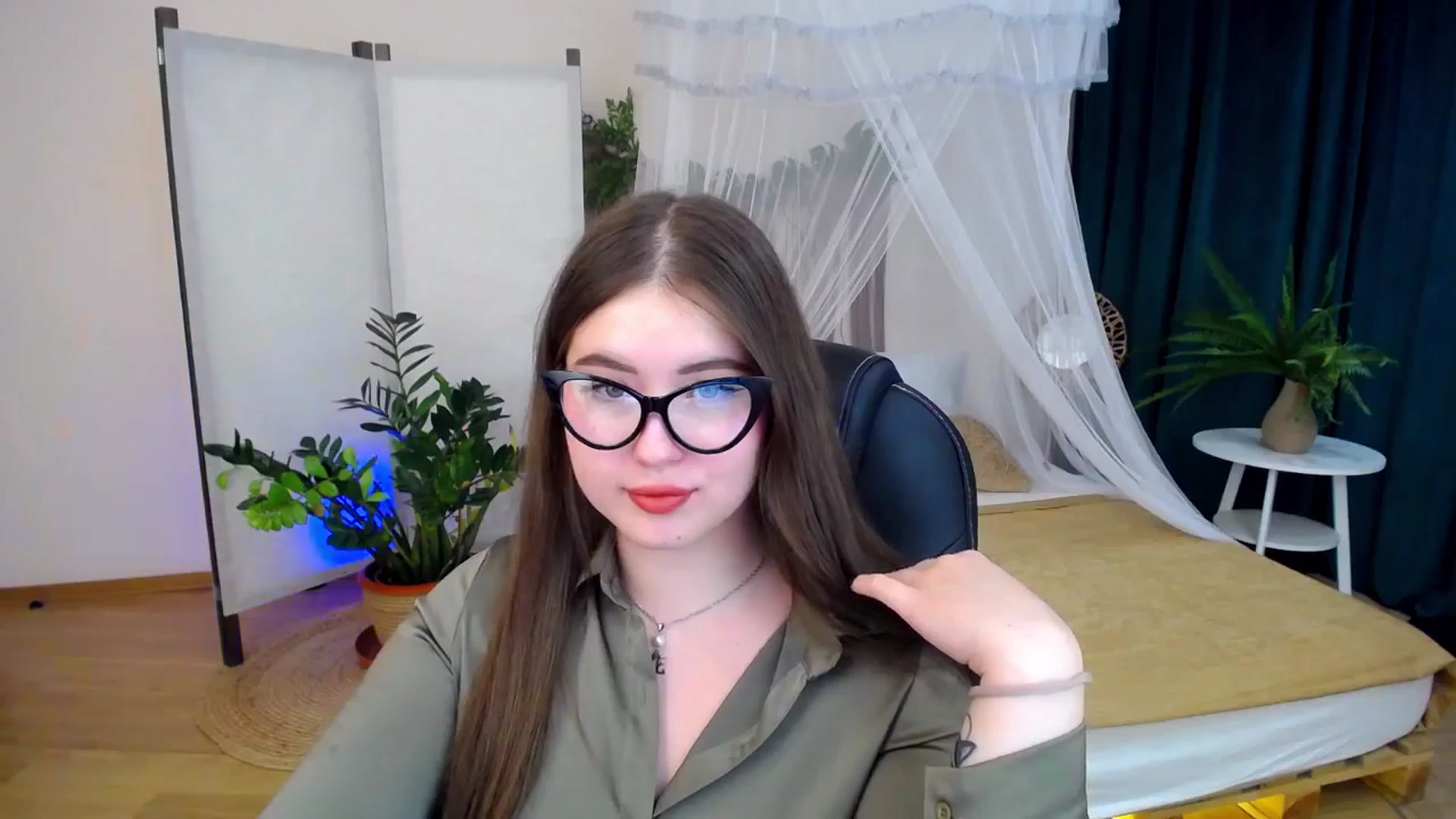 Gallery image thumbnail from AdmireMyEyes's myfreecams stream on, 09/28/2024, 21:41 image 6 of 20