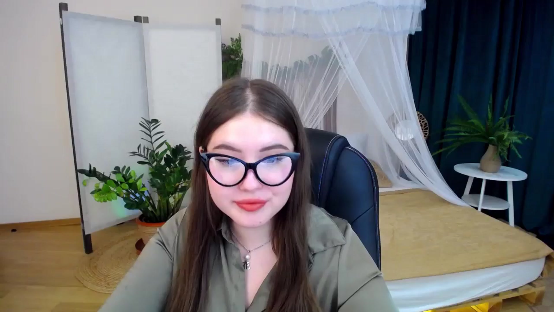 Gallery image thumbnail from AdmireMyEyes's myfreecams stream on, 09/28/2024, 21:41 image 4 of 20