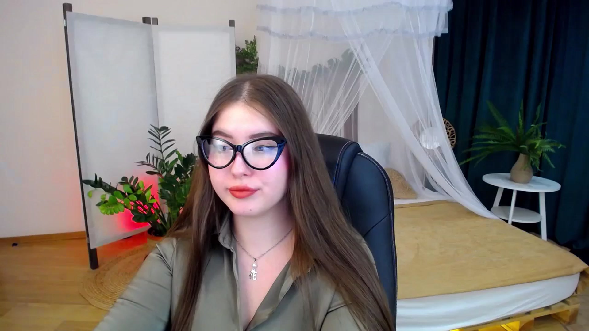 Gallery image thumbnail from AdmireMyEyes's myfreecams stream on, 09/28/2024, 21:41 image 11 of 20