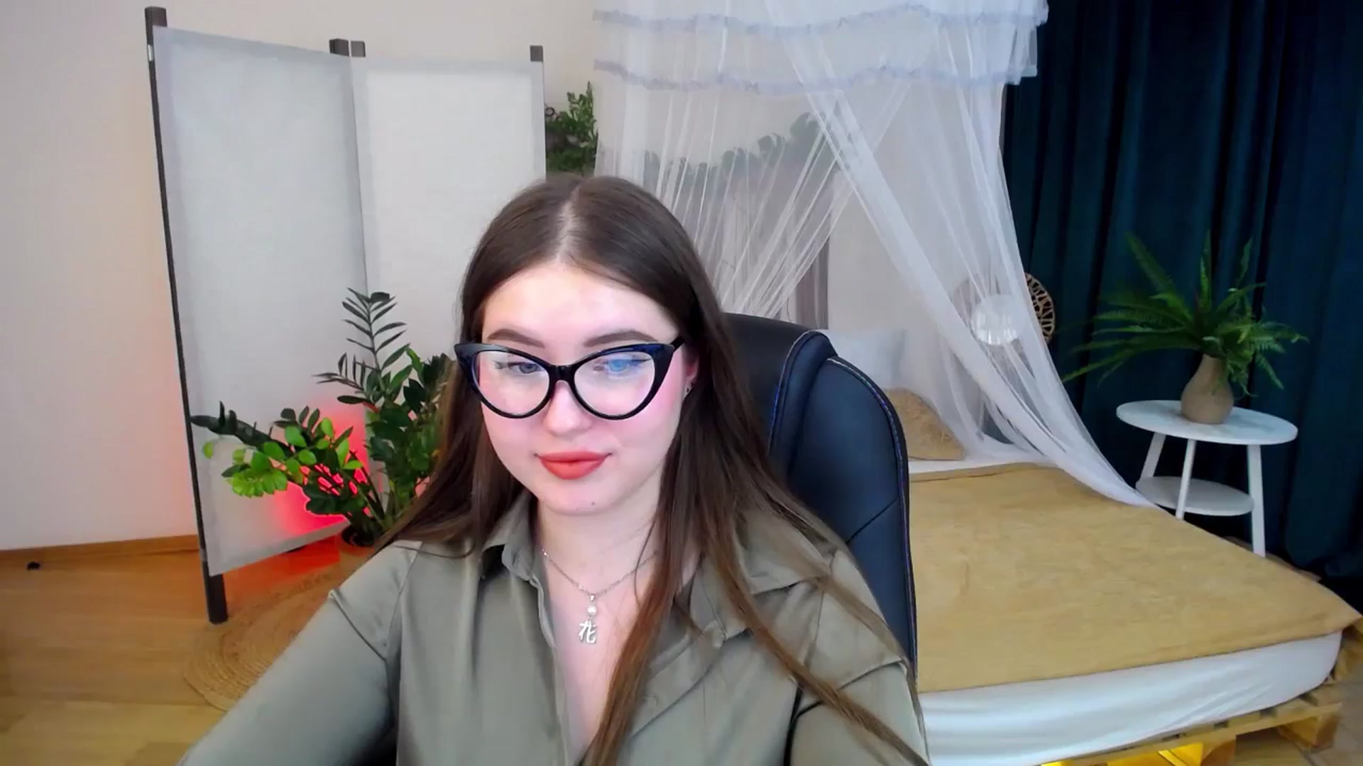 Gallery image thumbnail from AdmireMyEyes's myfreecams stream on, 09/28/2024, 21:41 image 13 of 20