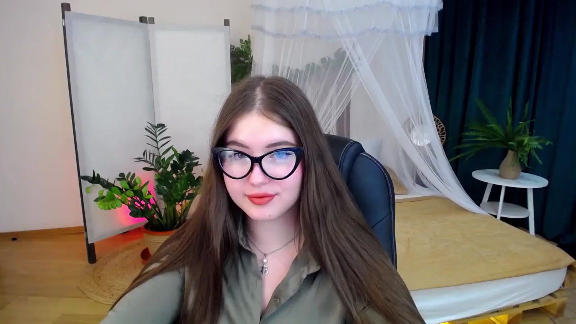 Gallery image thumbnail from AdmireMyEyes's myfreecams stream on, 09/28/2024, 21:41 image 3 of 20