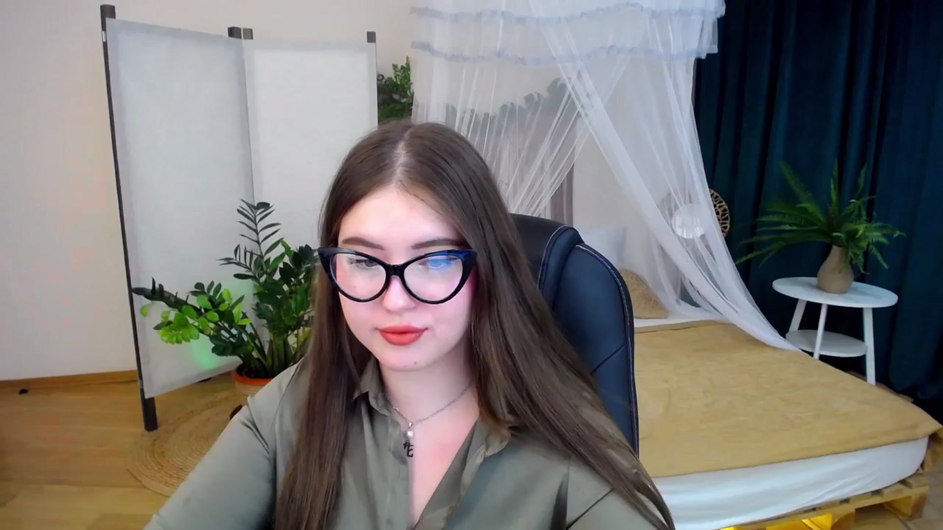 Gallery image thumbnail from AdmireMyEyes's myfreecams stream on, 09/28/2024, 21:41 image 7 of 20