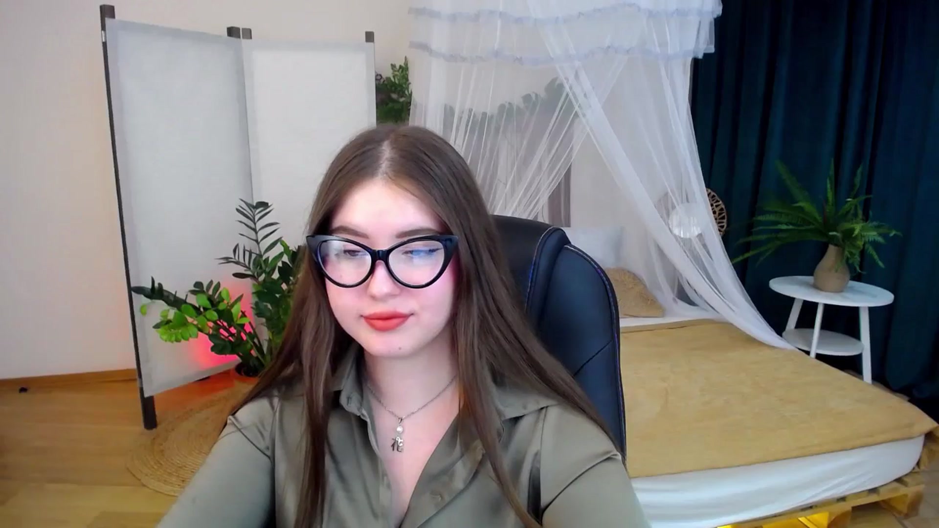 Gallery image thumbnail from AdmireMyEyes's myfreecams stream on, 09/28/2024, 21:41 image 12 of 20