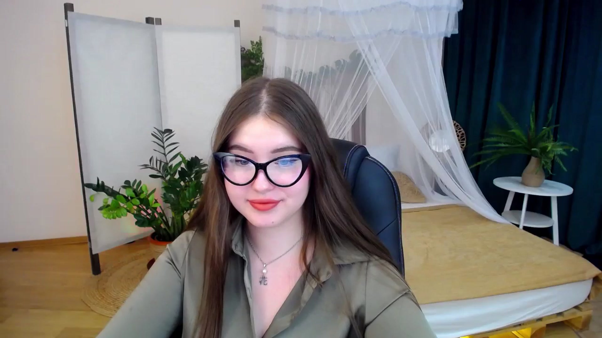 Gallery image thumbnail from AdmireMyEyes's myfreecams stream on, 09/28/2024, 21:41 image 9 of 20