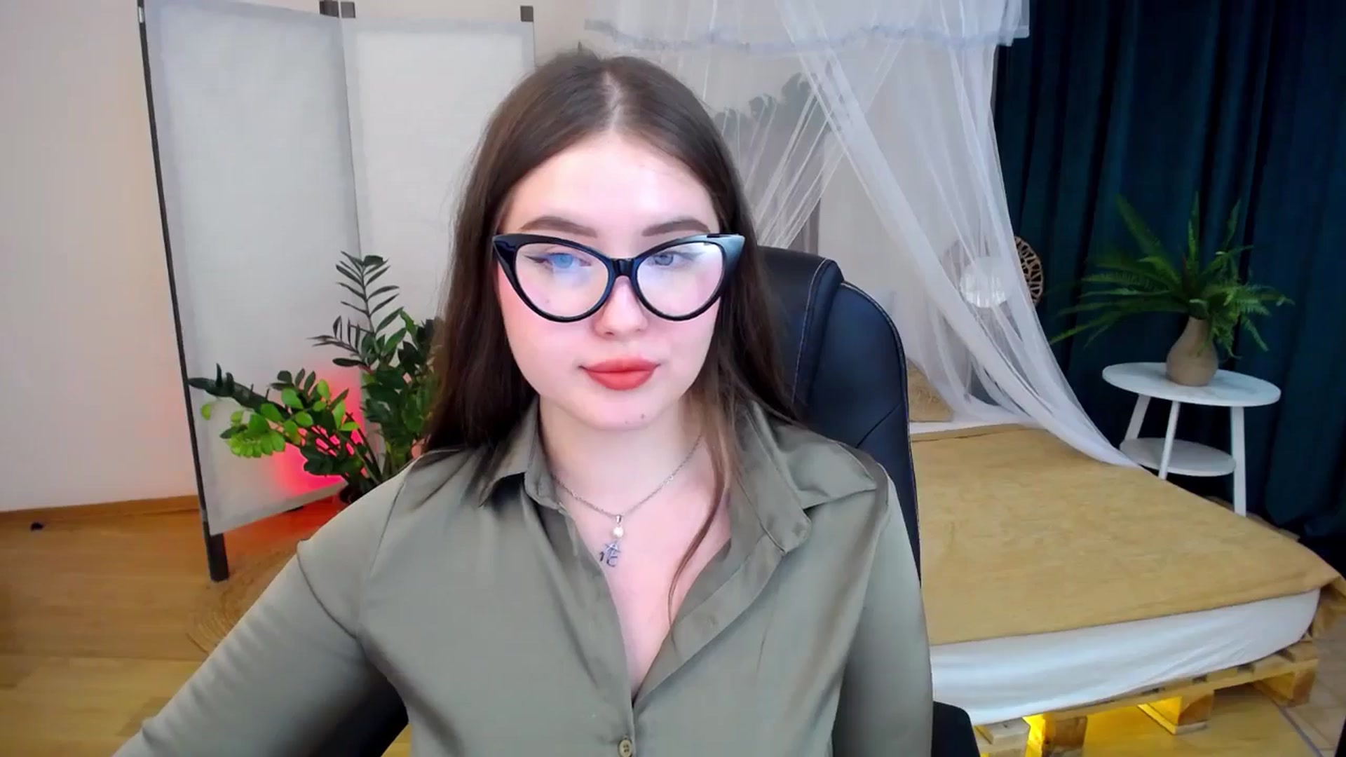 Gallery image thumbnail from AdmireMyEyes's myfreecams stream on, 09/28/2024, 21:41 image 18 of 20