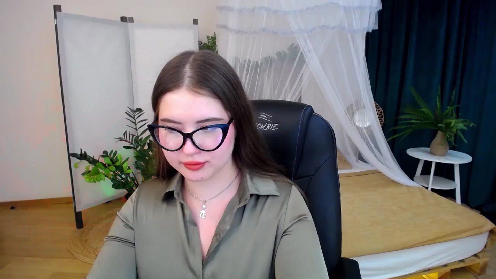 Gallery image thumbnail from AdmireMyEyes's myfreecams stream on, 09/28/2024, 23:46 image 19 of 20