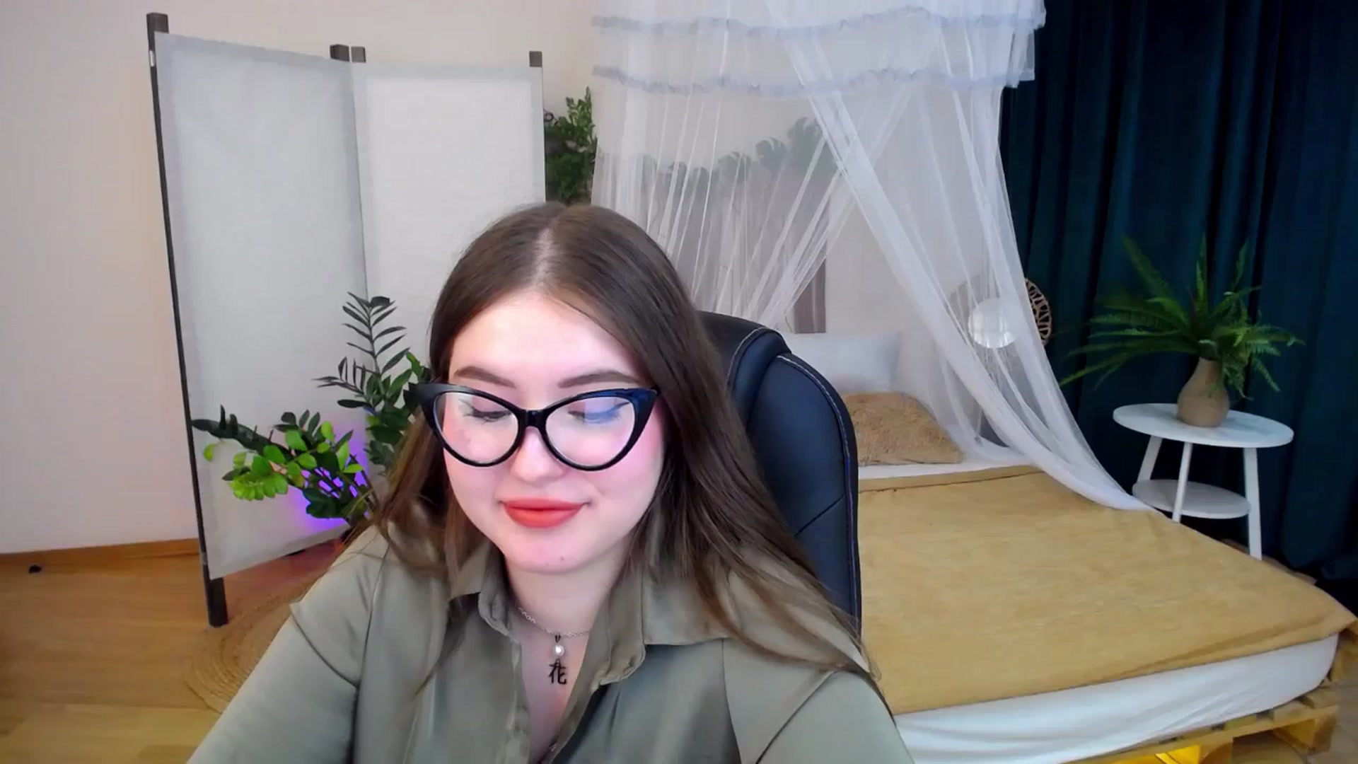 Gallery image thumbnail from AdmireMyEyes's myfreecams stream on, 09/28/2024, 23:46 image 8 of 20
