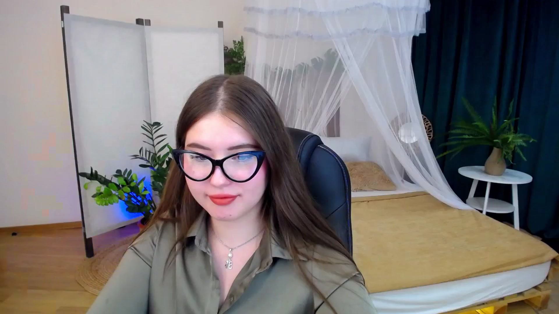 Gallery image thumbnail from AdmireMyEyes's myfreecams stream on, 09/28/2024, 23:46 image 13 of 20