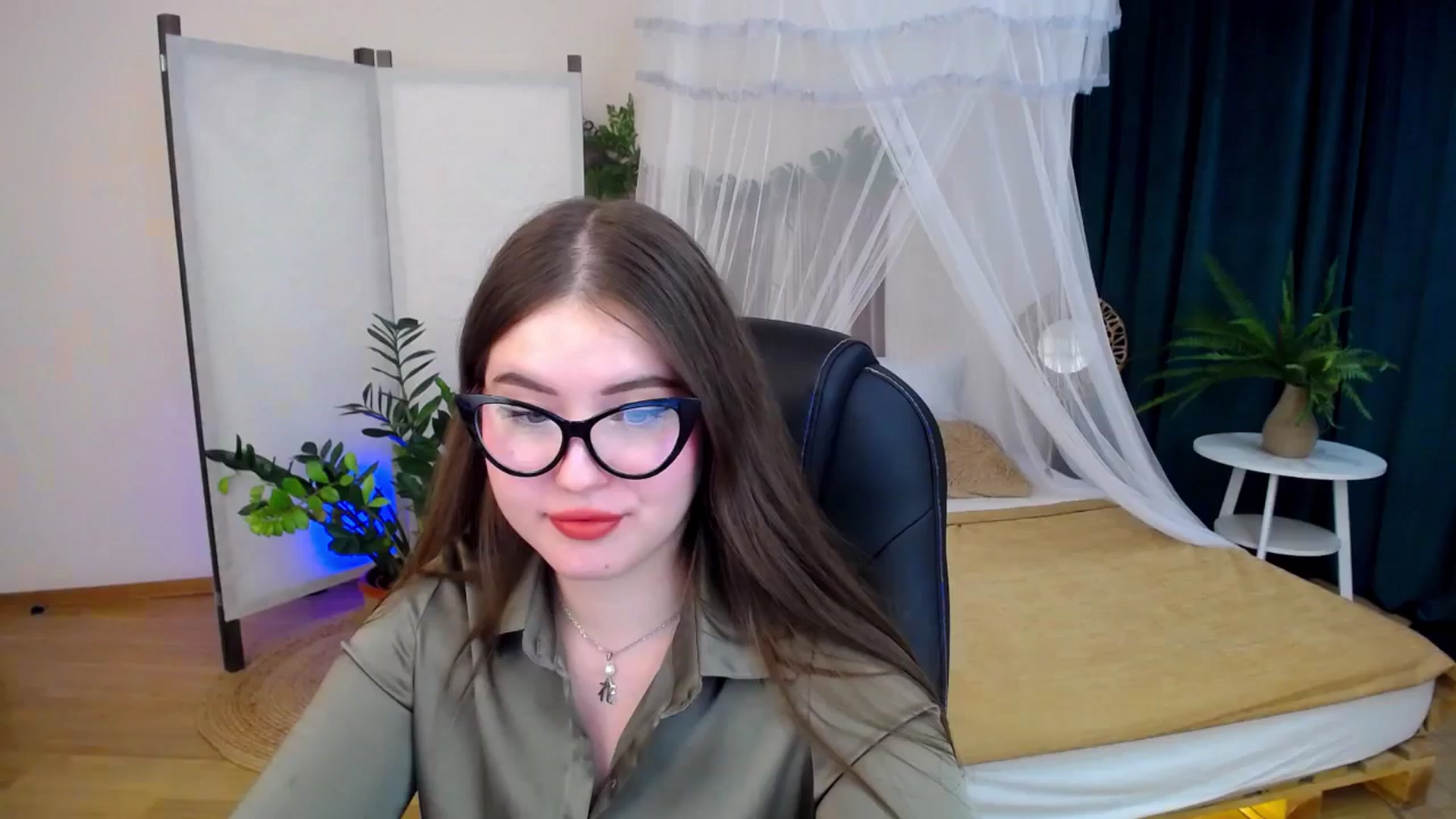 Gallery image thumbnail from AdmireMyEyes's myfreecams stream on, 09/28/2024, 23:46 image 11 of 20