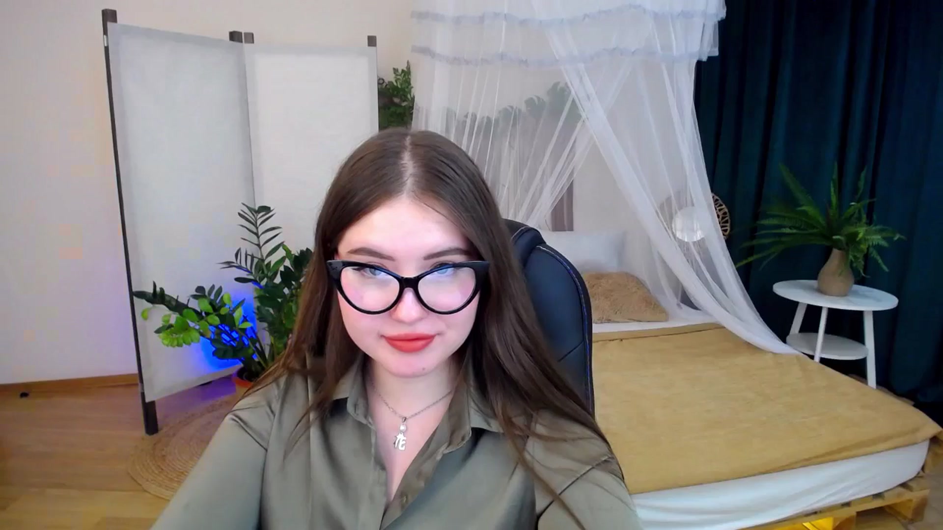Gallery image thumbnail from AdmireMyEyes's myfreecams stream on, 09/28/2024, 23:46 image 12 of 20