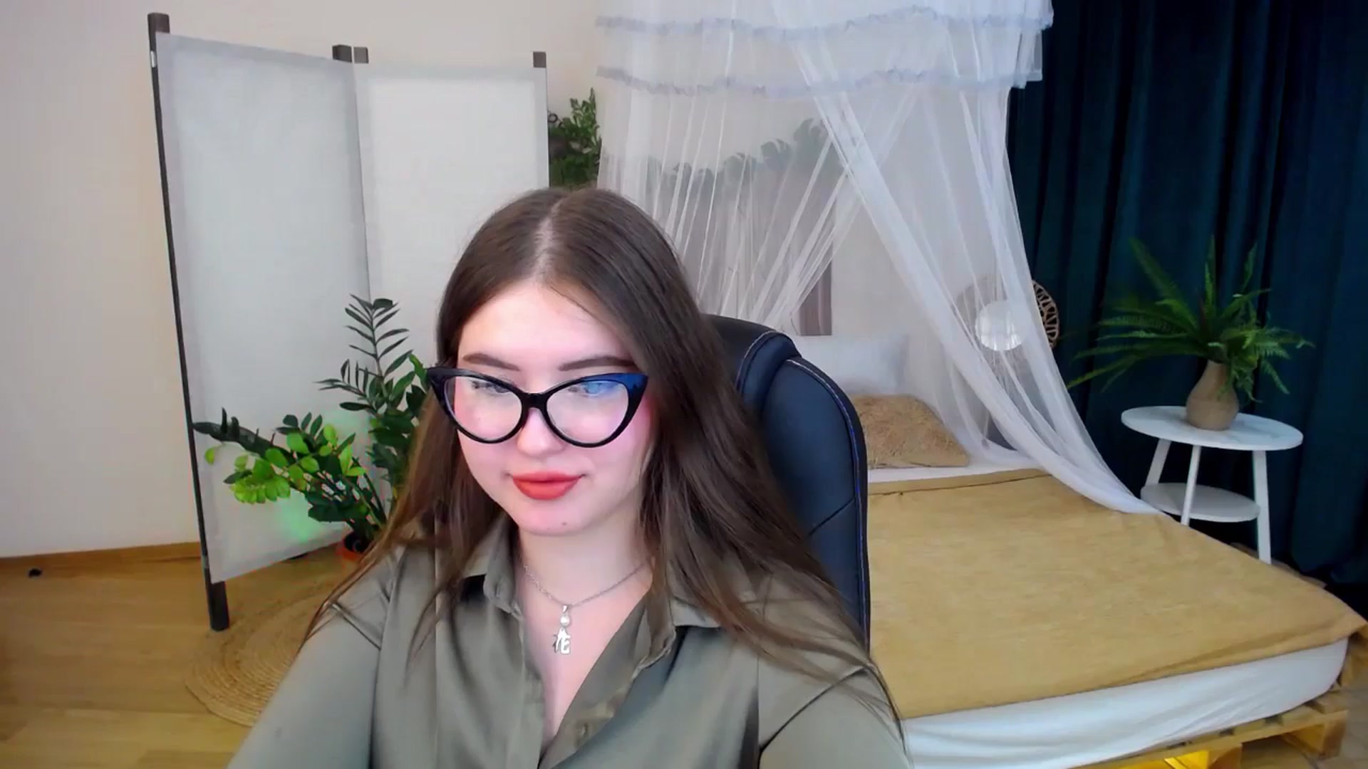 Gallery image thumbnail from AdmireMyEyes's myfreecams stream on, 09/28/2024, 23:46 image 15 of 20