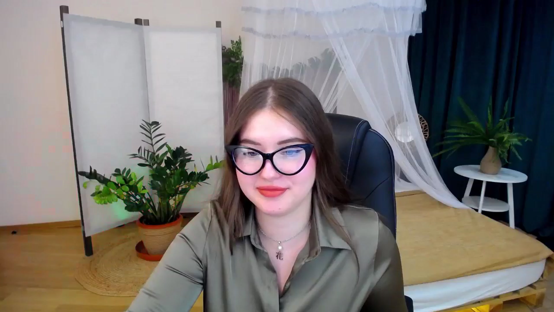 Gallery image thumbnail from AdmireMyEyes's myfreecams stream on, 09/28/2024, 23:46 image 18 of 20