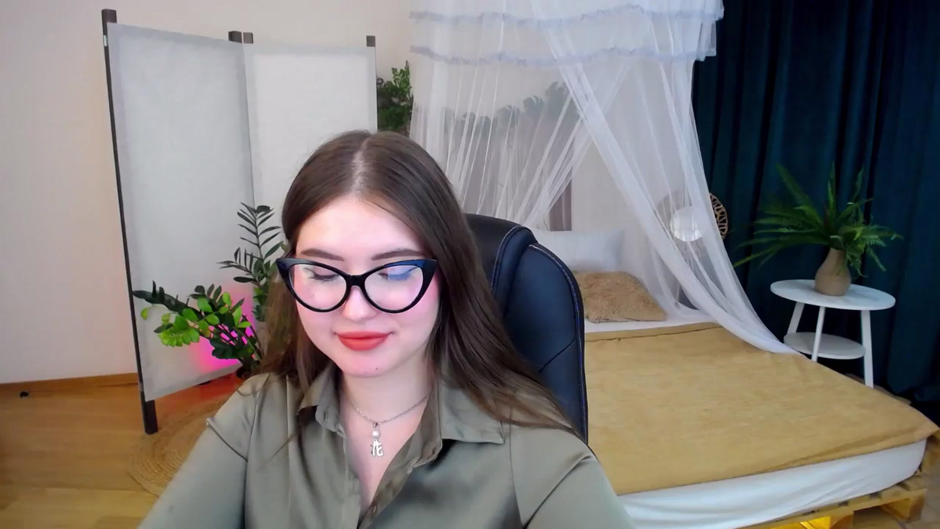 Gallery image thumbnail from AdmireMyEyes's myfreecams stream on, 09/28/2024, 23:46 image 7 of 20