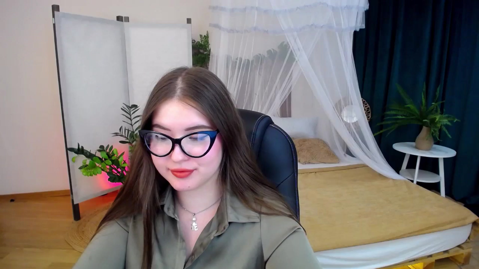 Gallery image thumbnail from AdmireMyEyes's myfreecams stream on, 09/28/2024, 23:46 image 6 of 20