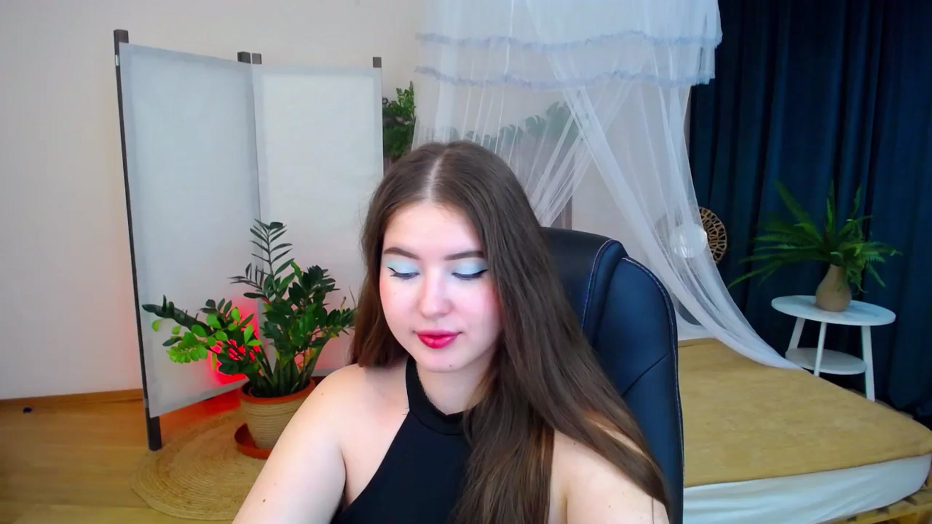 Gallery image thumbnail from AdmireMyEyes's myfreecams stream on, 09/29/2024, 19:47 image 19 of 20