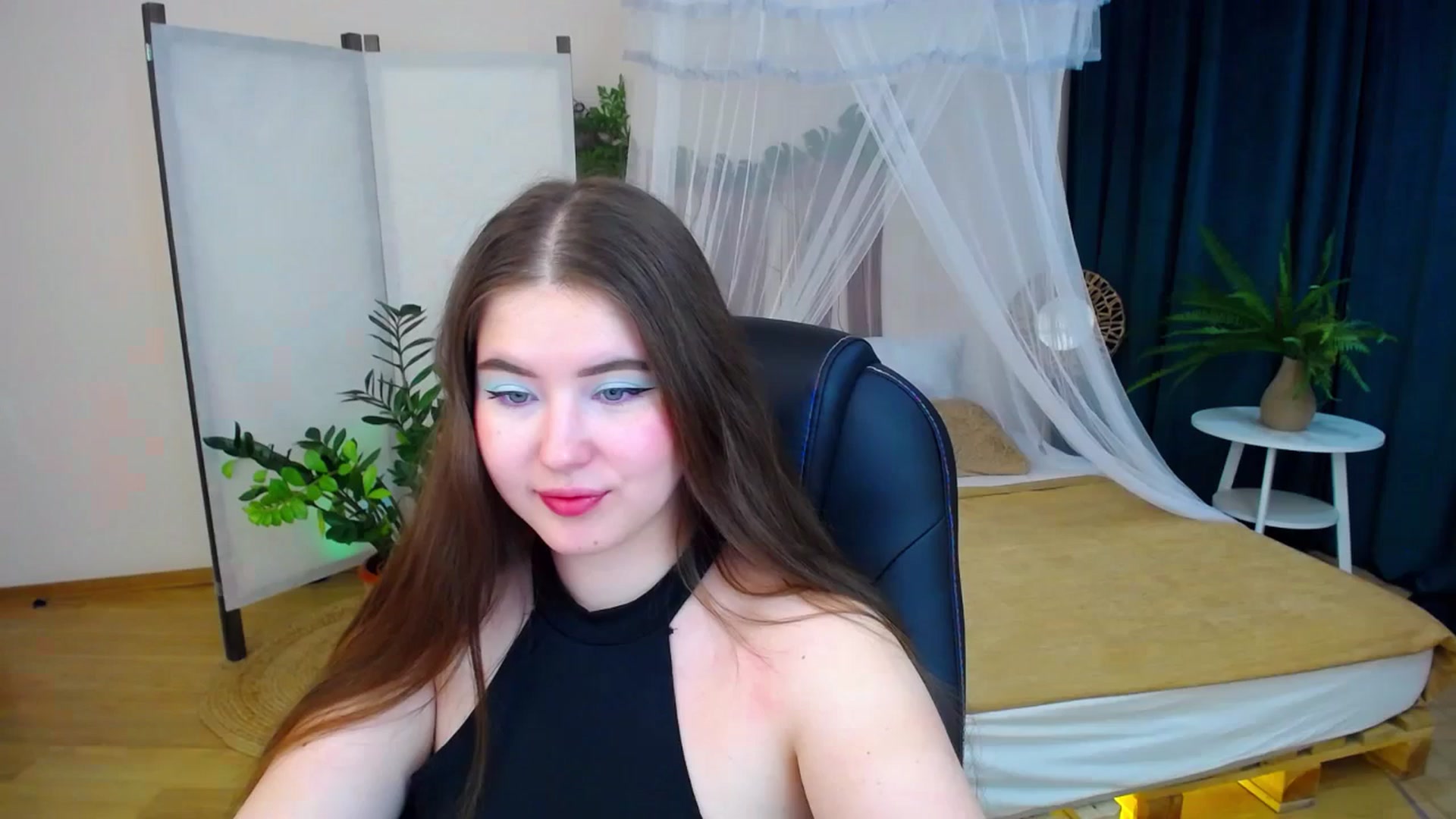 Gallery image thumbnail from AdmireMyEyes's myfreecams stream on, 09/29/2024, 19:47 image 6 of 20