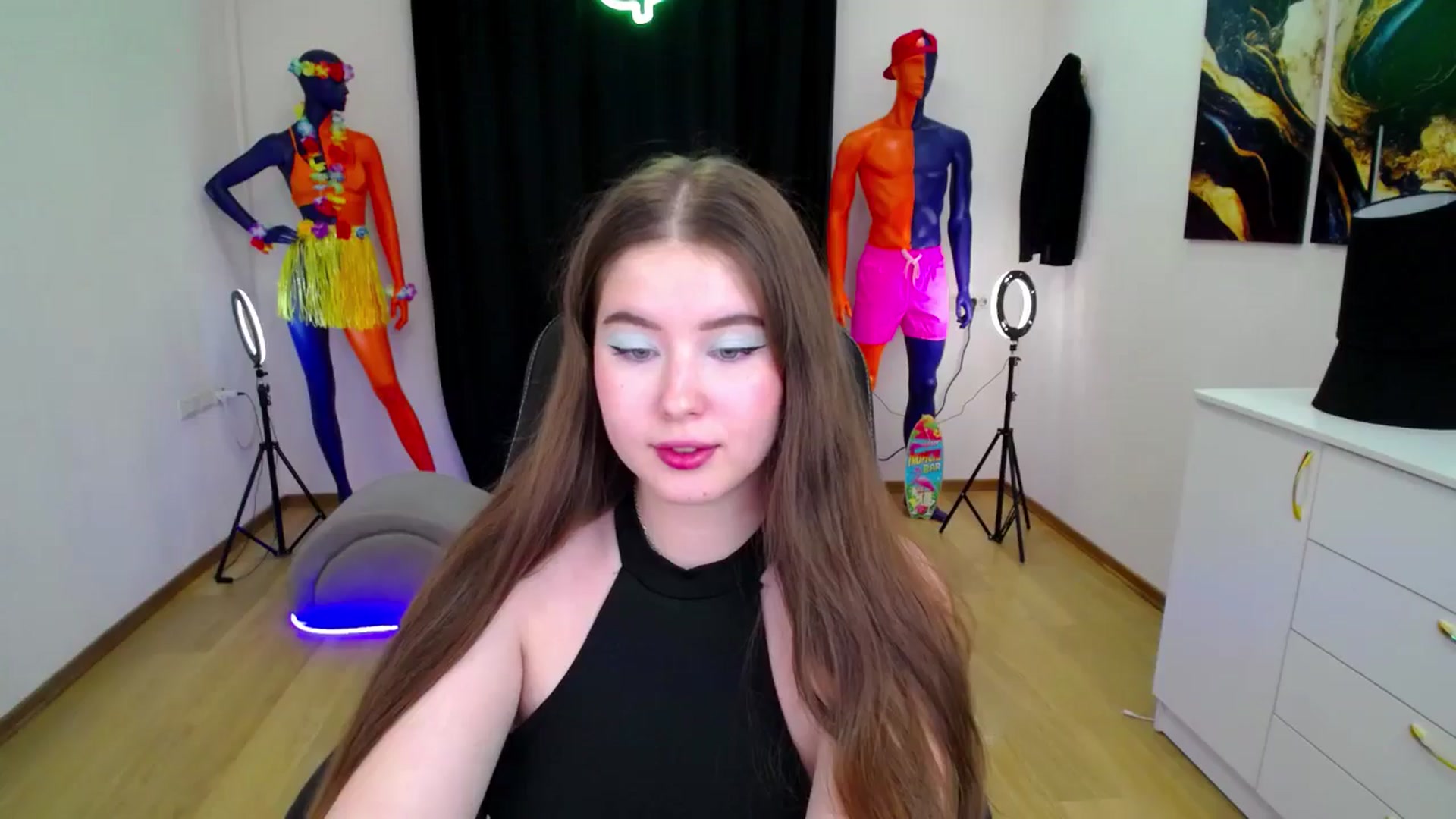 Gallery image thumbnail from AdmireMyEyes's myfreecams stream on, 09/29/2024, 21:08 image 15 of 20