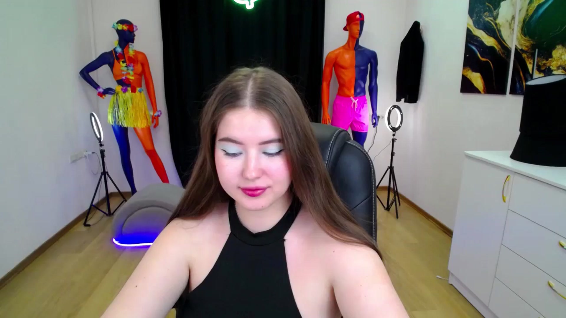 Gallery image thumbnail from AdmireMyEyes's myfreecams stream on, 09/29/2024, 21:08 image 19 of 20