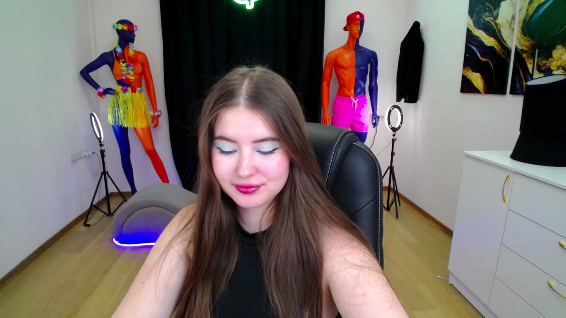 Gallery image thumbnail from AdmireMyEyes's myfreecams stream on, 09/29/2024, 21:08 image 12 of 20