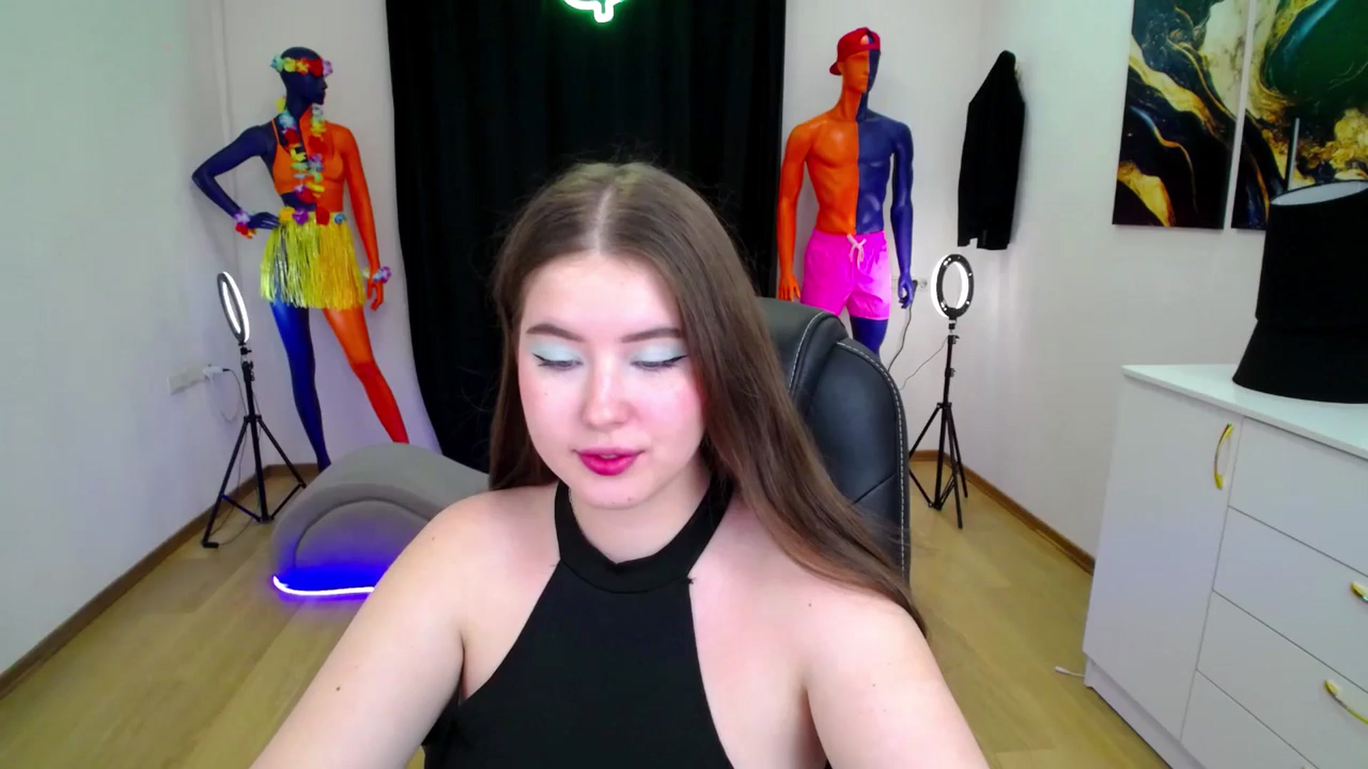Gallery image thumbnail from AdmireMyEyes's myfreecams stream on, 09/29/2024, 21:08 image 18 of 20