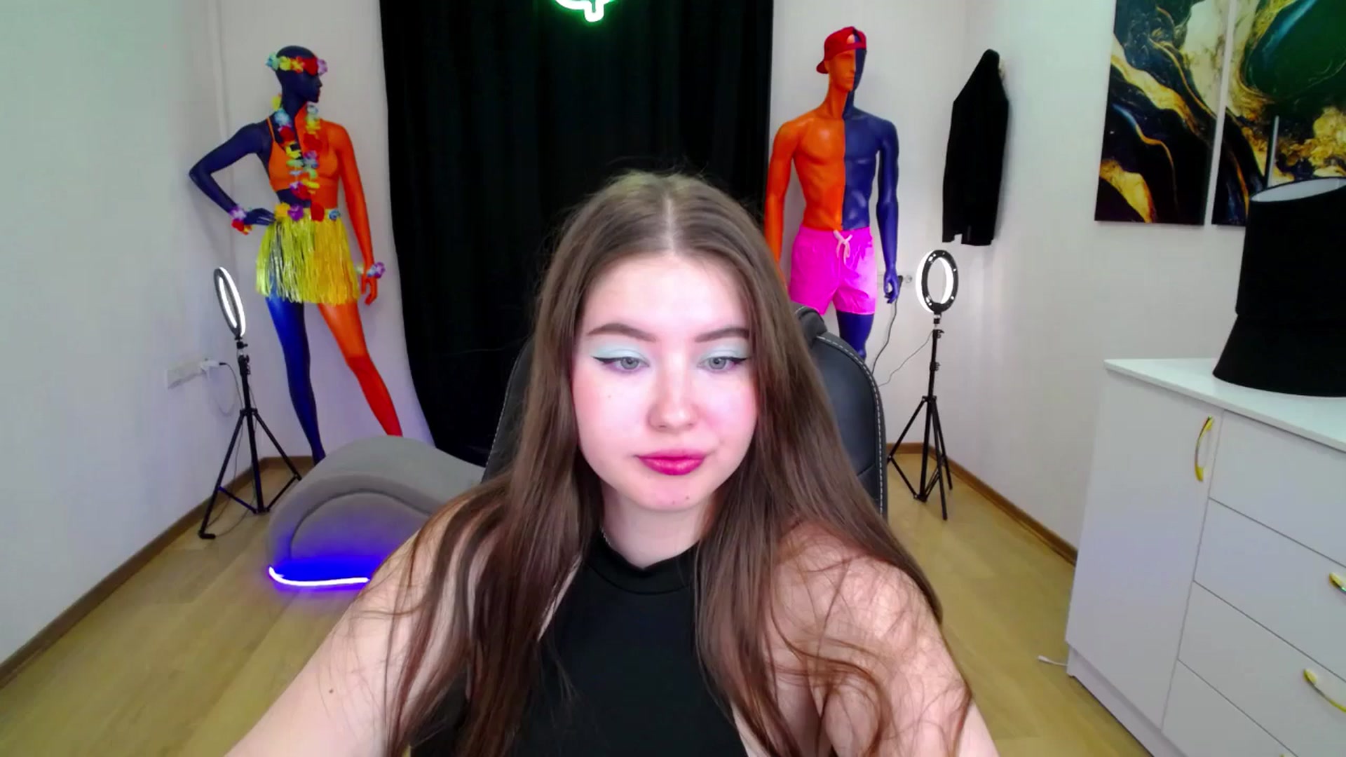 Gallery image thumbnail from AdmireMyEyes's myfreecams stream on, 09/29/2024, 21:08 image 17 of 20
