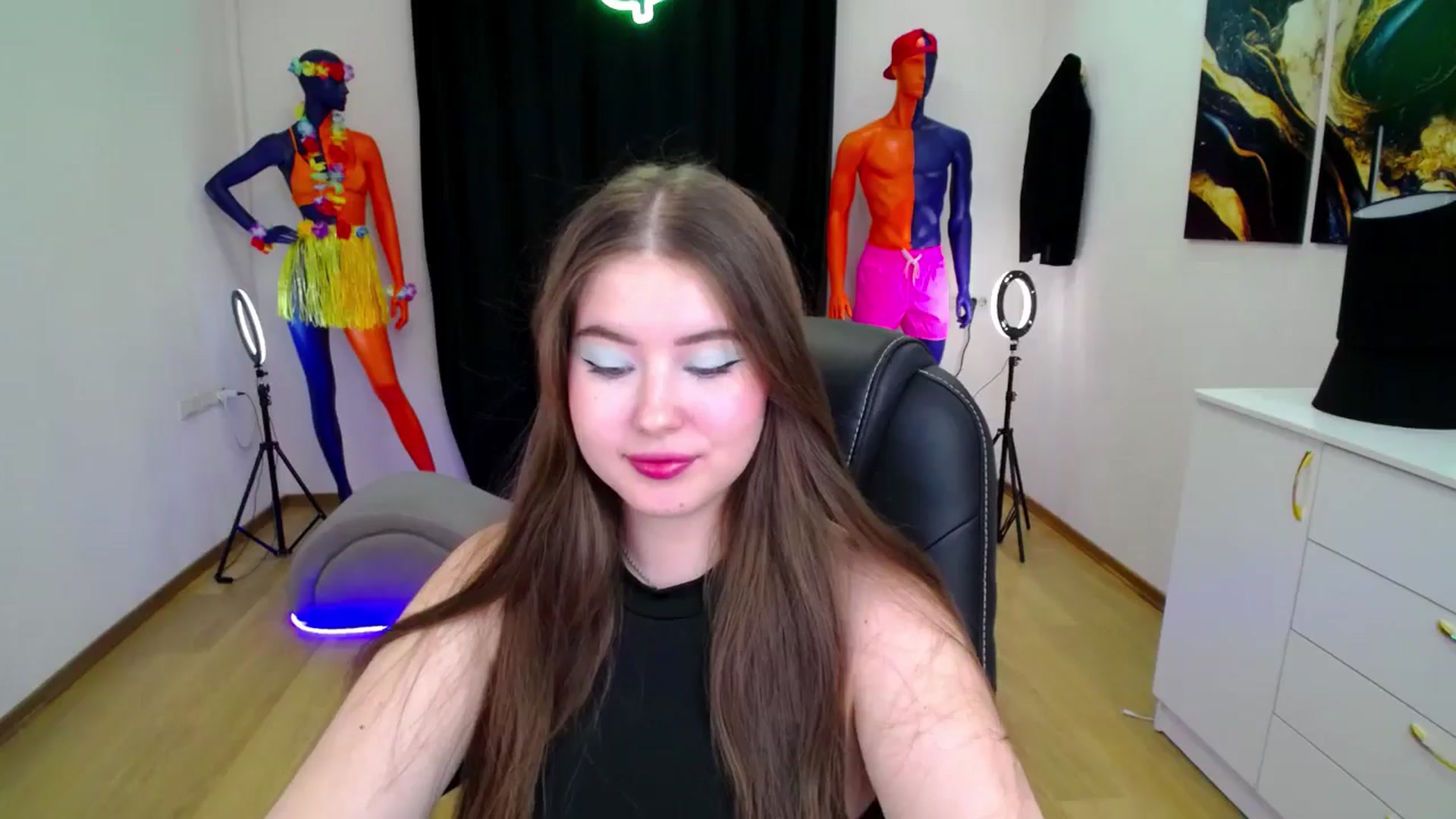 Gallery image thumbnail from AdmireMyEyes's myfreecams stream on, 09/29/2024, 21:08 image 10 of 20