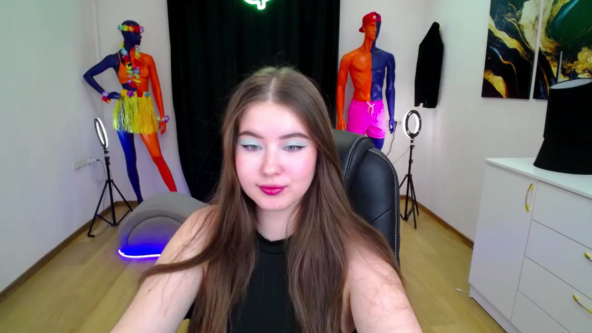 Gallery image thumbnail from AdmireMyEyes's myfreecams stream on, 09/29/2024, 21:08 image 11 of 20