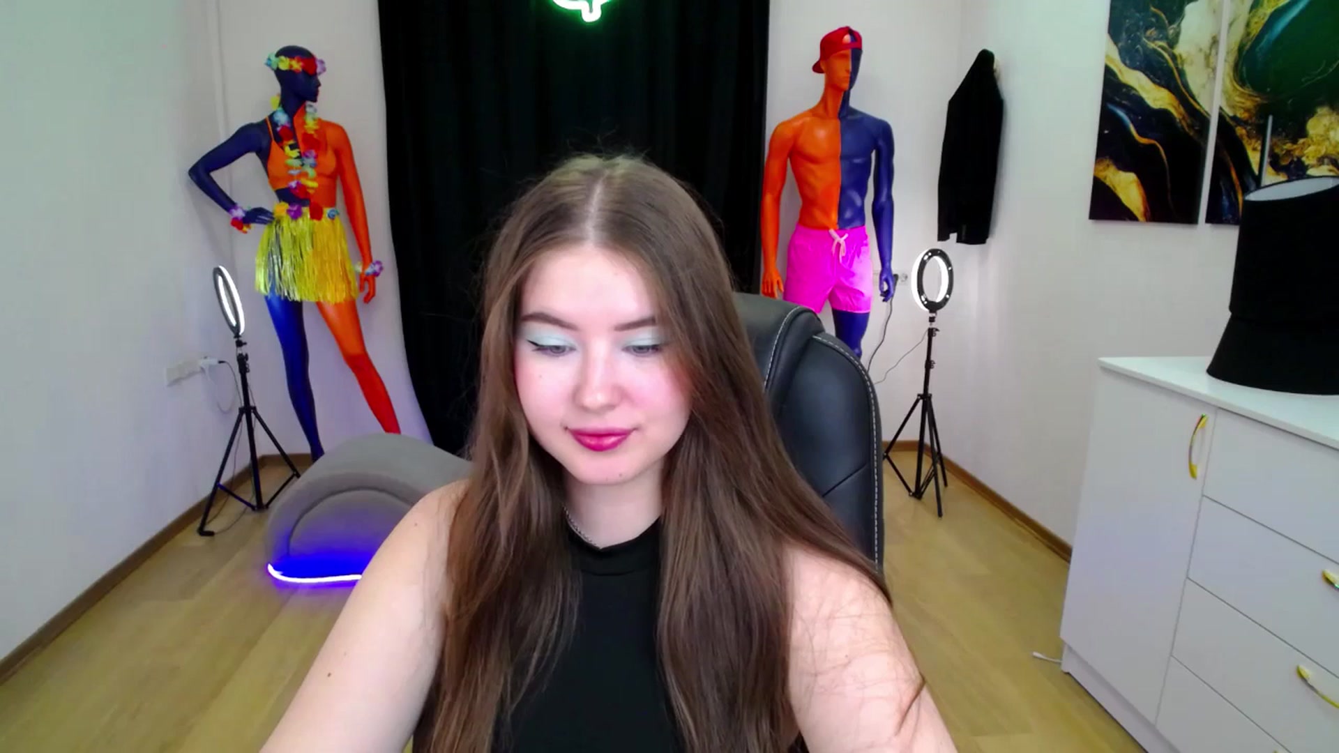 Gallery image thumbnail from AdmireMyEyes's myfreecams stream on, 09/29/2024, 21:08 image 9 of 20
