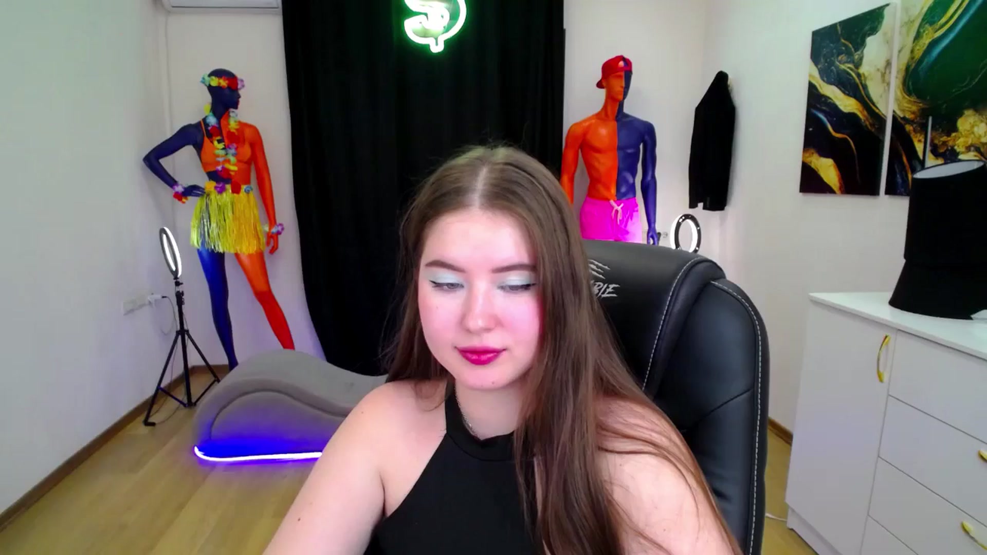 Gallery image thumbnail from AdmireMyEyes's myfreecams stream on, 09/29/2024, 23:47 image 10 of 20