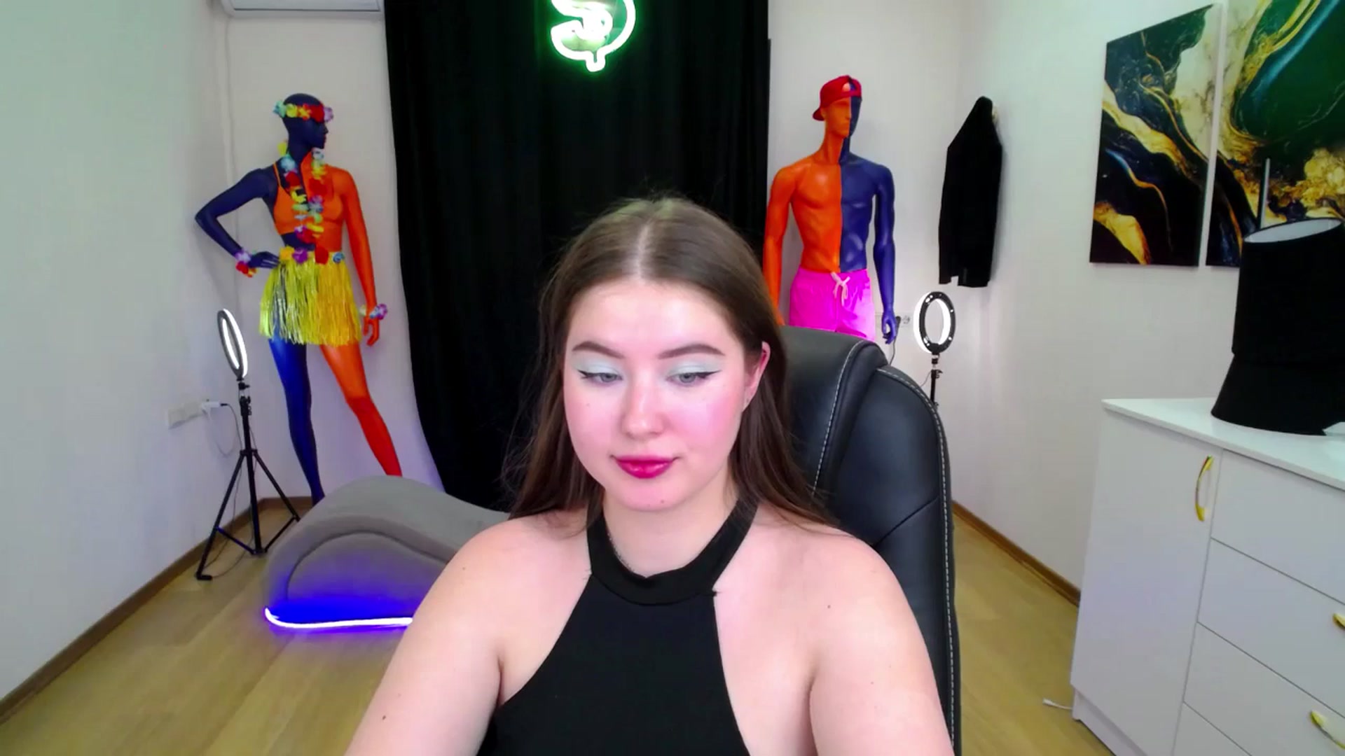 Gallery image thumbnail from AdmireMyEyes's myfreecams stream on, 09/29/2024, 23:47 image 7 of 20
