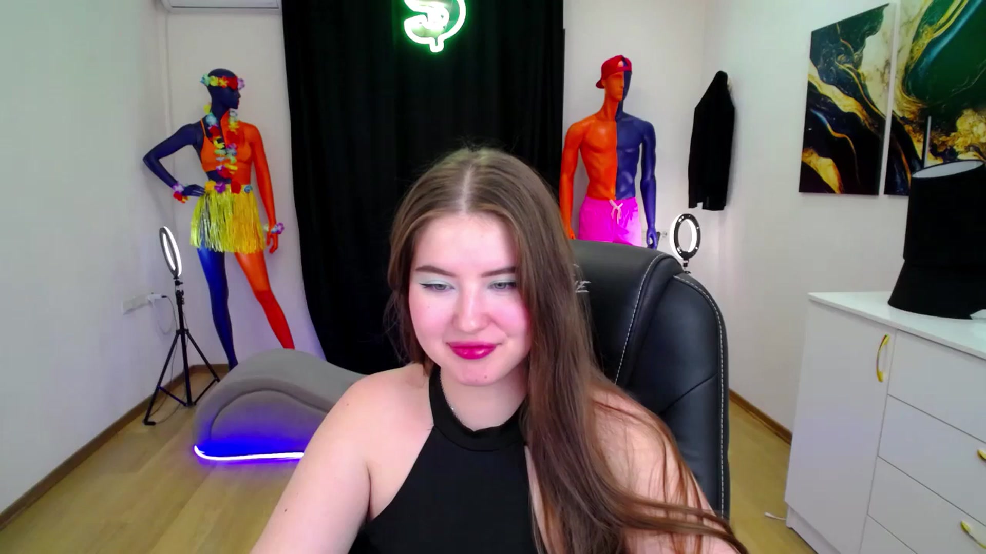 Gallery image thumbnail from AdmireMyEyes's myfreecams stream on, 09/29/2024, 23:47 image 17 of 20
