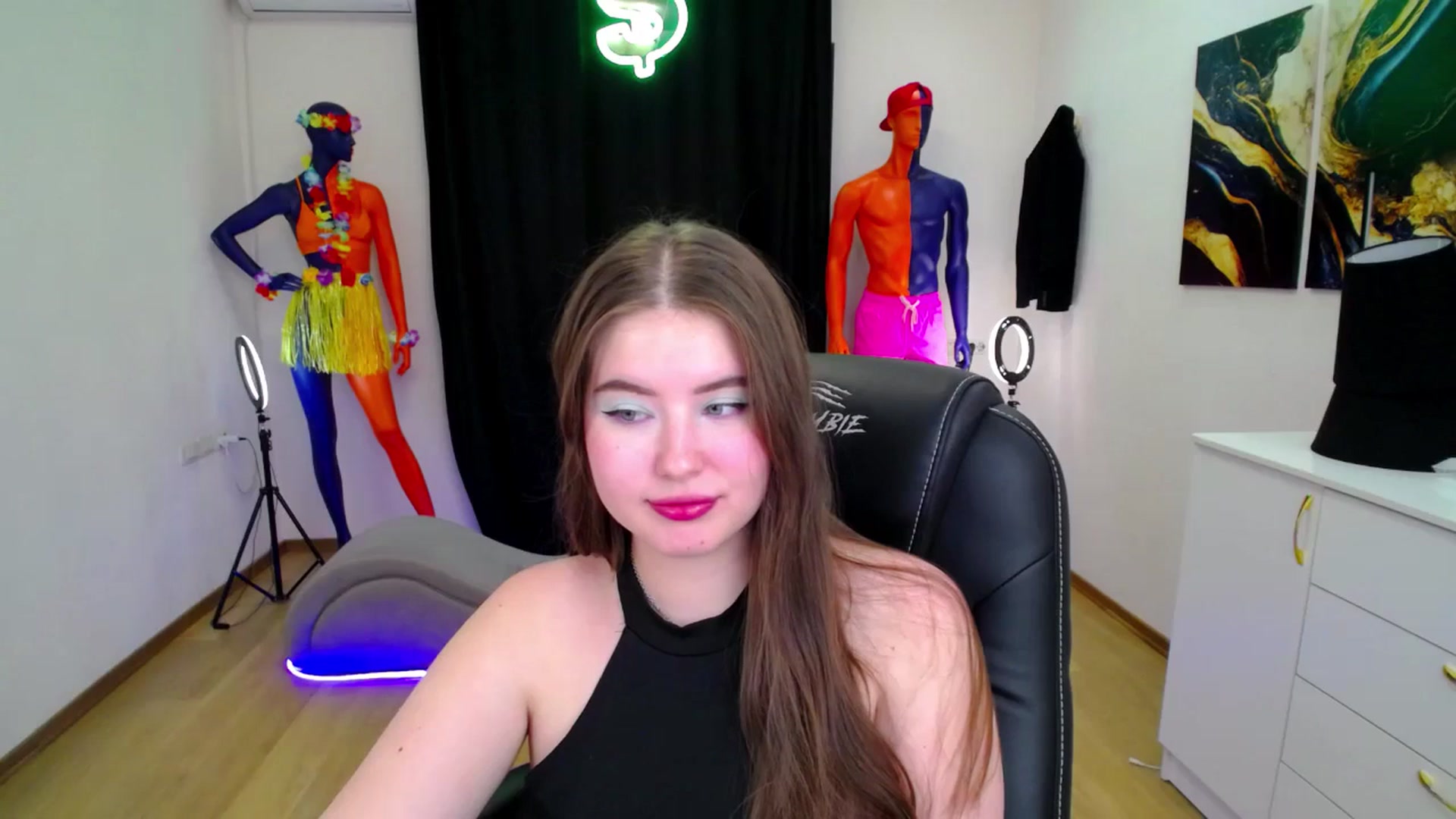 Gallery image thumbnail from AdmireMyEyes's myfreecams stream on, 09/29/2024, 23:47 image 19 of 20