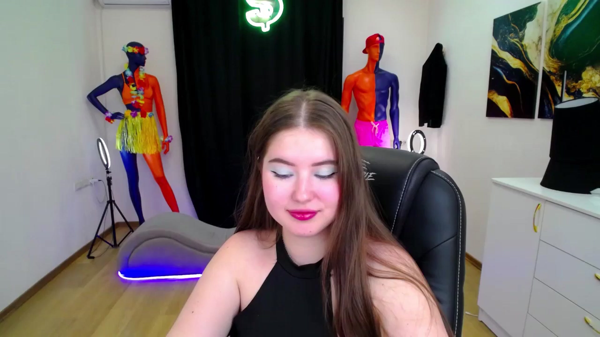 Gallery image thumbnail from AdmireMyEyes's myfreecams stream on, 09/29/2024, 23:47 image 12 of 20
