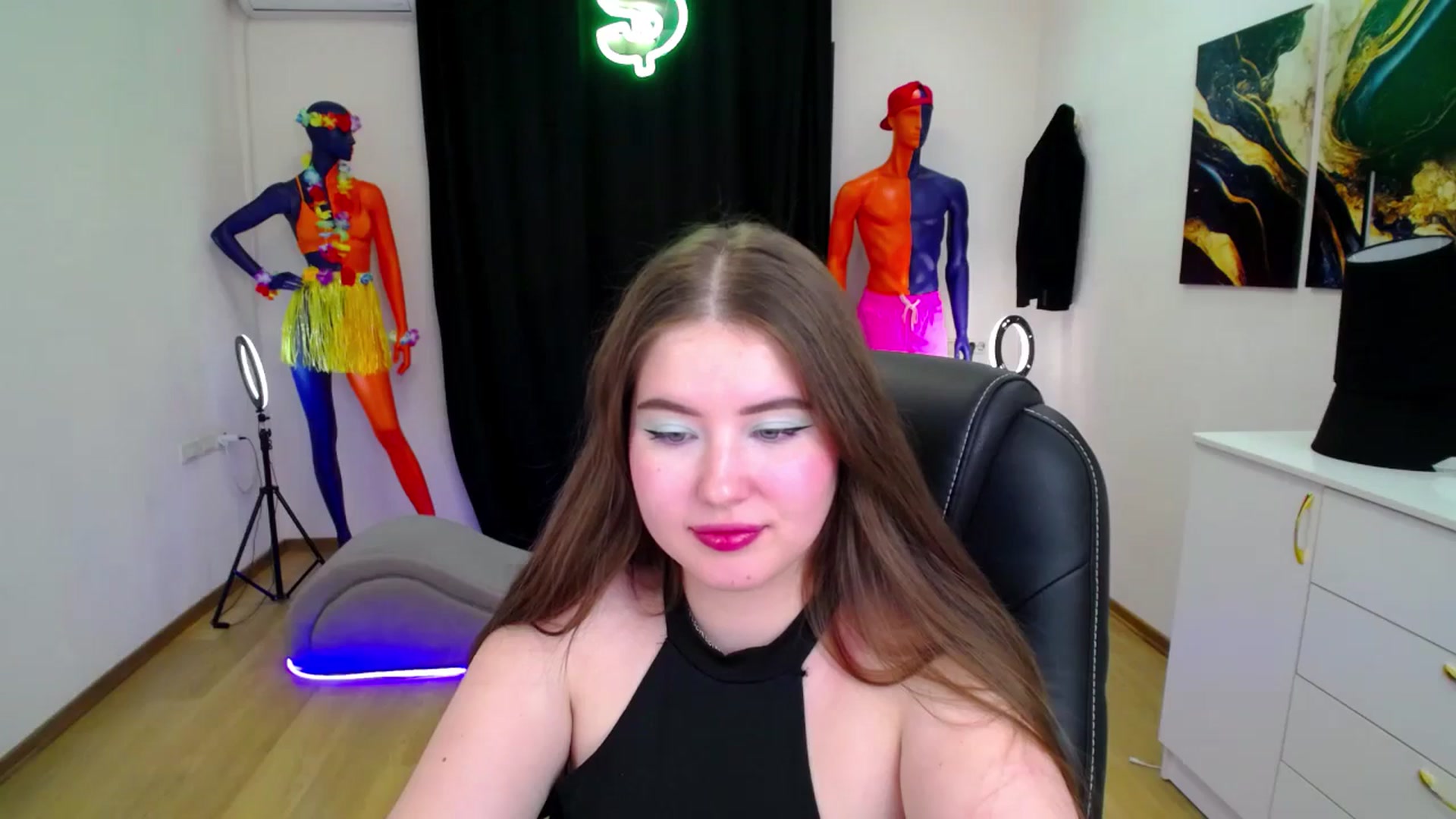 Gallery image thumbnail from AdmireMyEyes's myfreecams stream on, 09/29/2024, 23:47 image 15 of 20