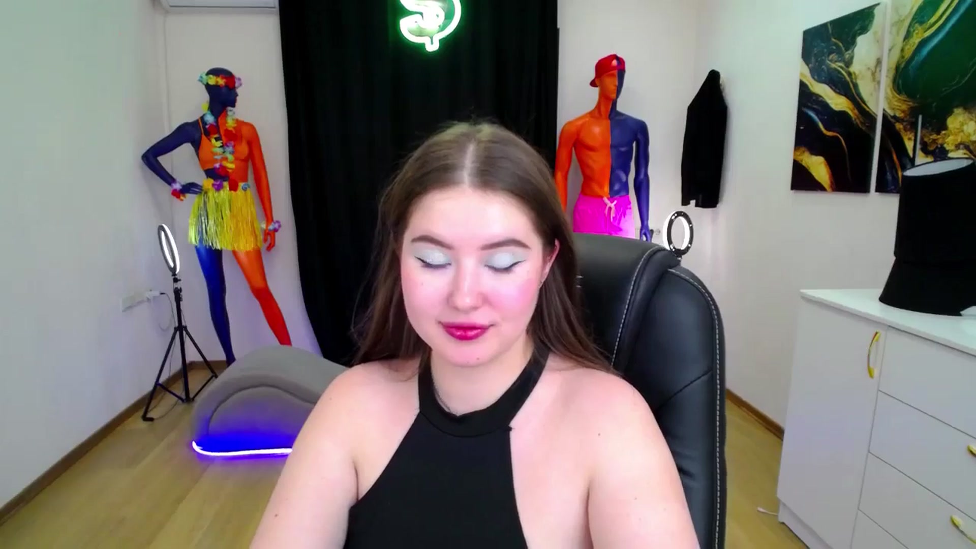 Gallery image thumbnail from AdmireMyEyes's myfreecams stream on, 09/29/2024, 23:47 image 9 of 20