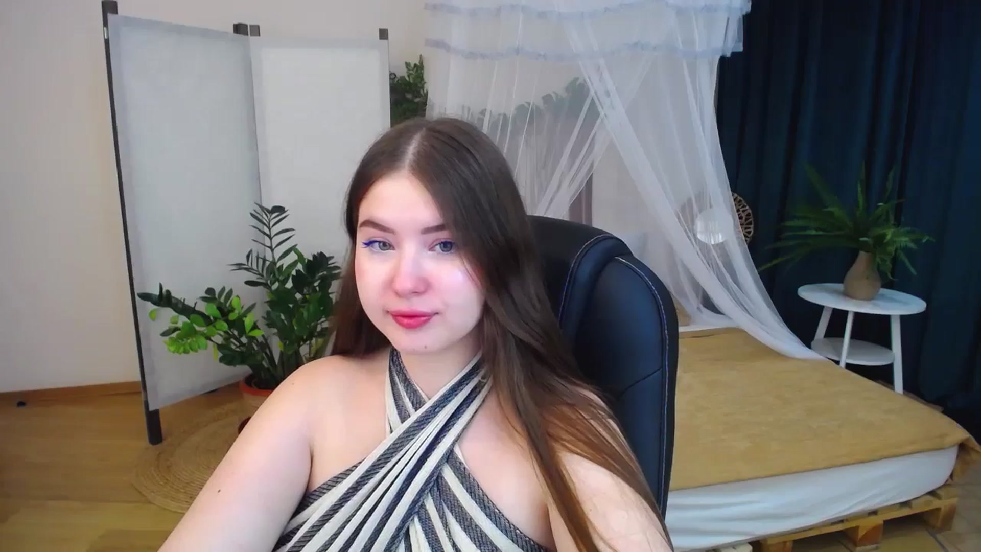Gallery image thumbnail from AdmireMyEyes's myfreecams stream on, 09/30/2024, 19:48 image 20 of 20