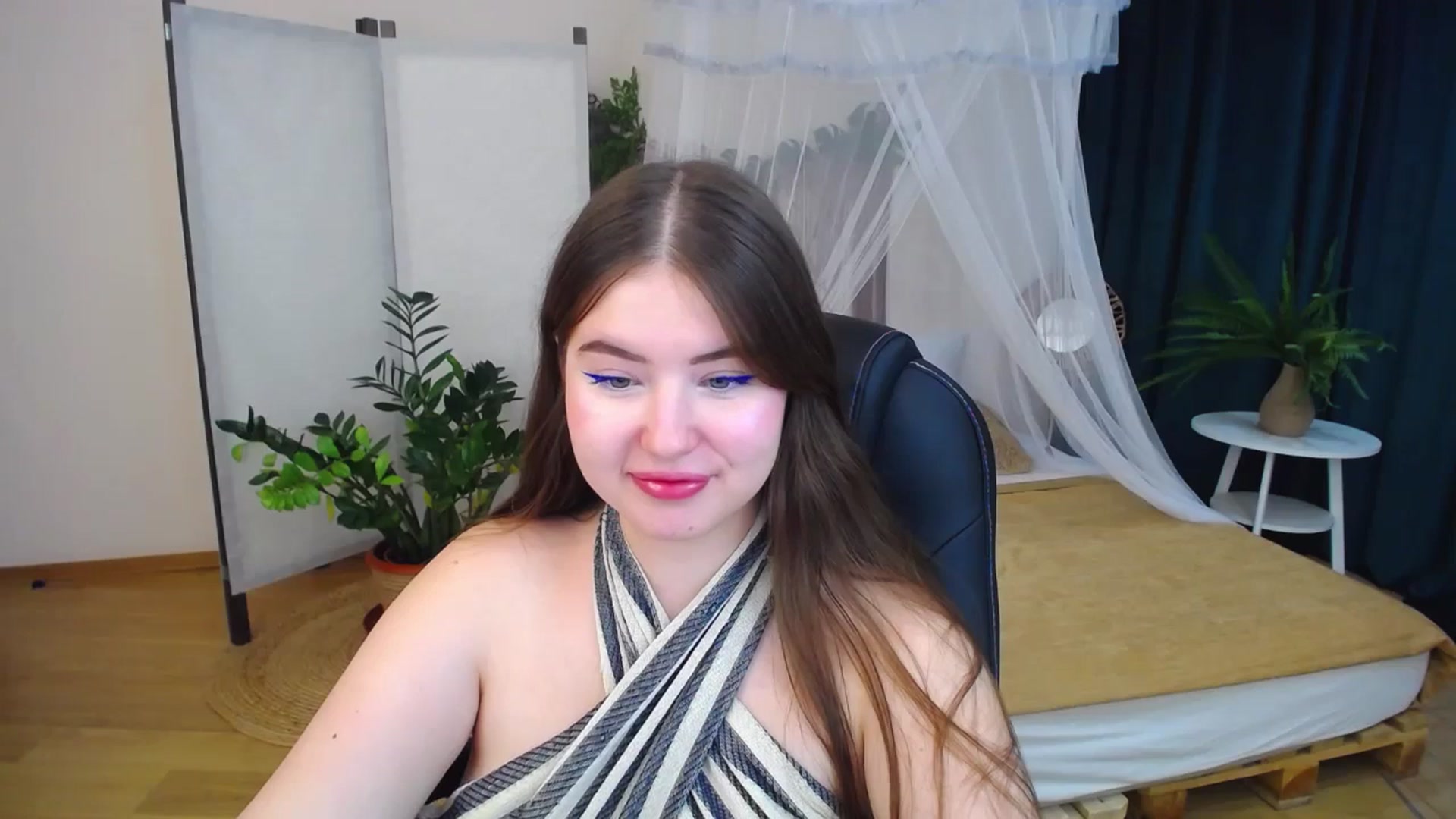 Gallery image thumbnail from AdmireMyEyes's myfreecams stream on, 09/30/2024, 19:48 image 12 of 20