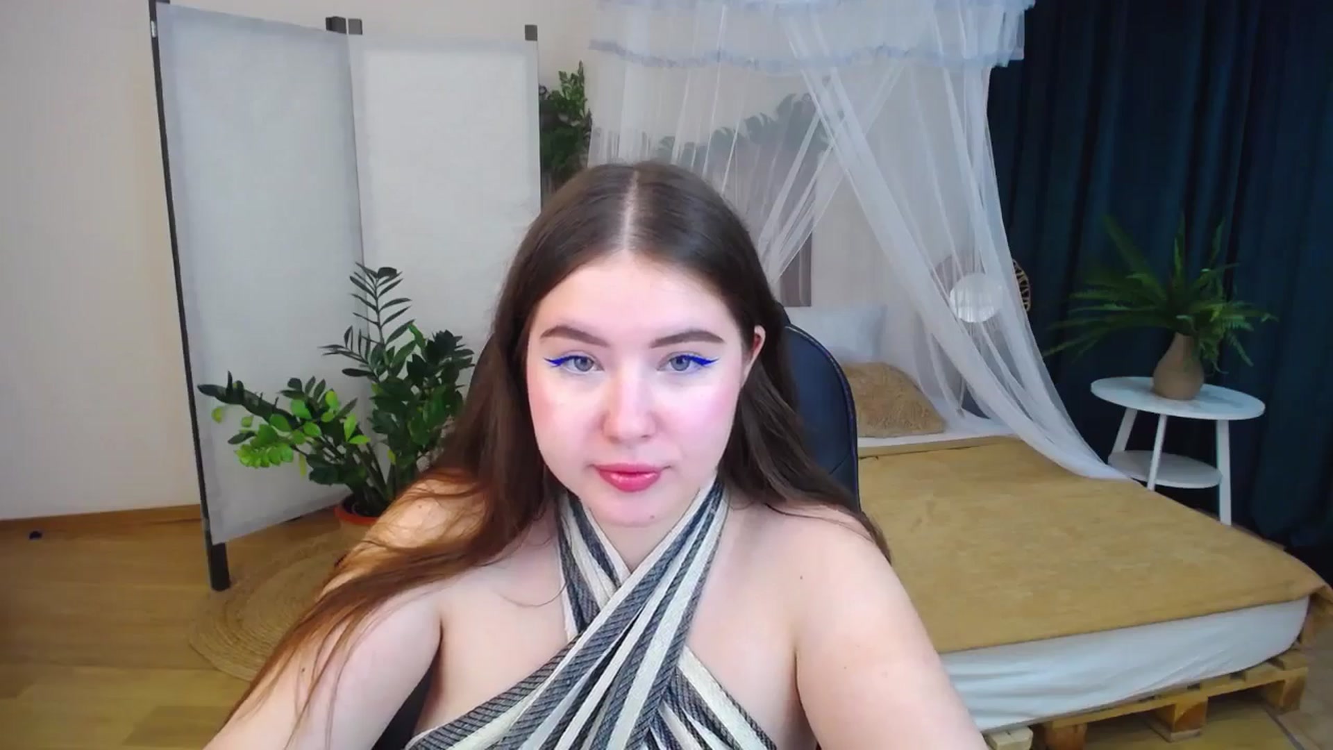 Gallery image thumbnail from AdmireMyEyes's myfreecams stream on, 09/30/2024, 19:48 image 10 of 20