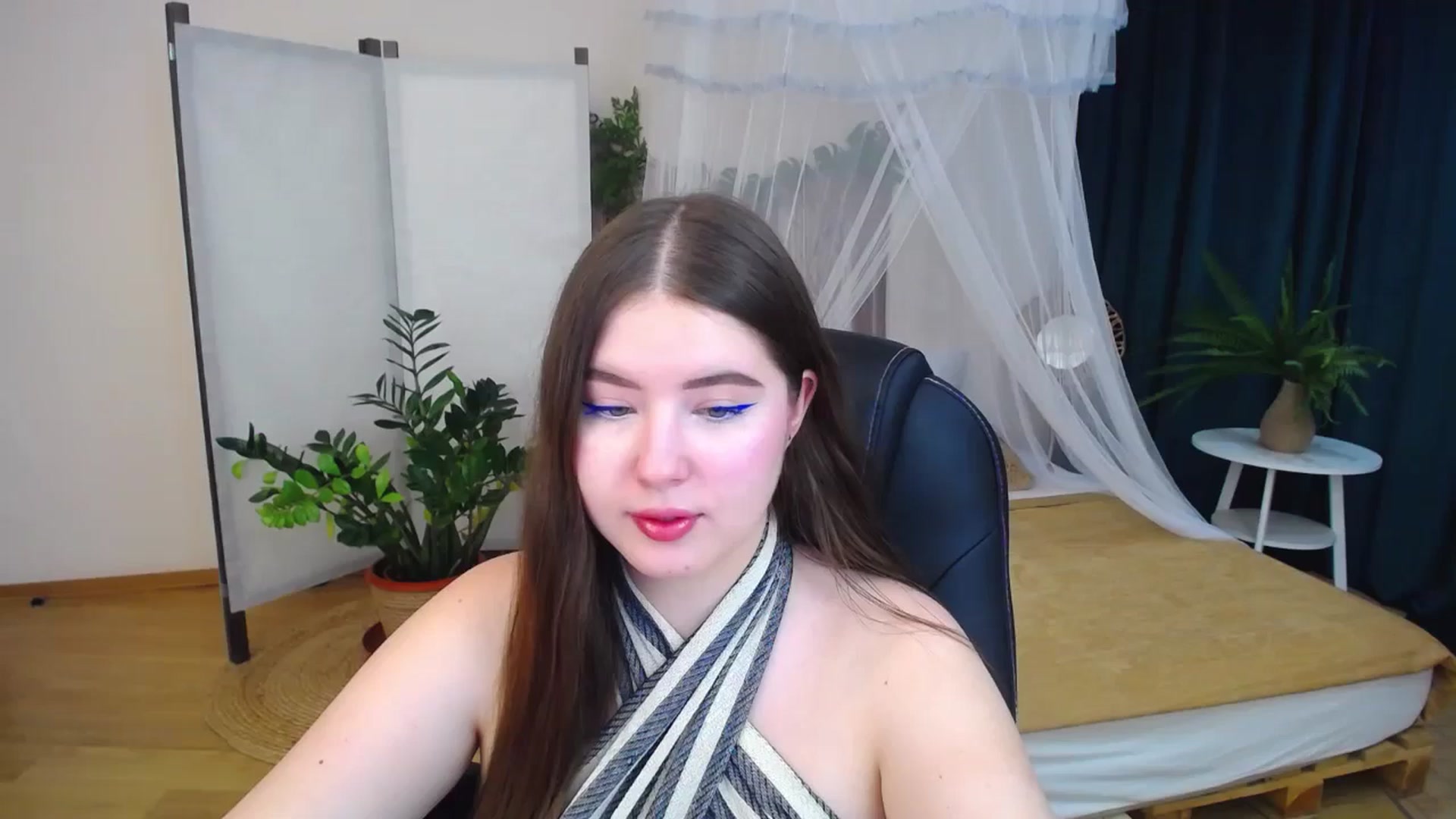 Gallery image thumbnail from AdmireMyEyes's myfreecams stream on, 09/30/2024, 19:48 image 4 of 20
