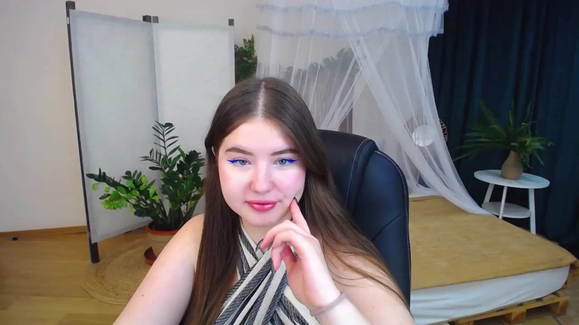 Gallery image thumbnail from AdmireMyEyes's myfreecams stream on, 09/30/2024, 19:48 image 7 of 20