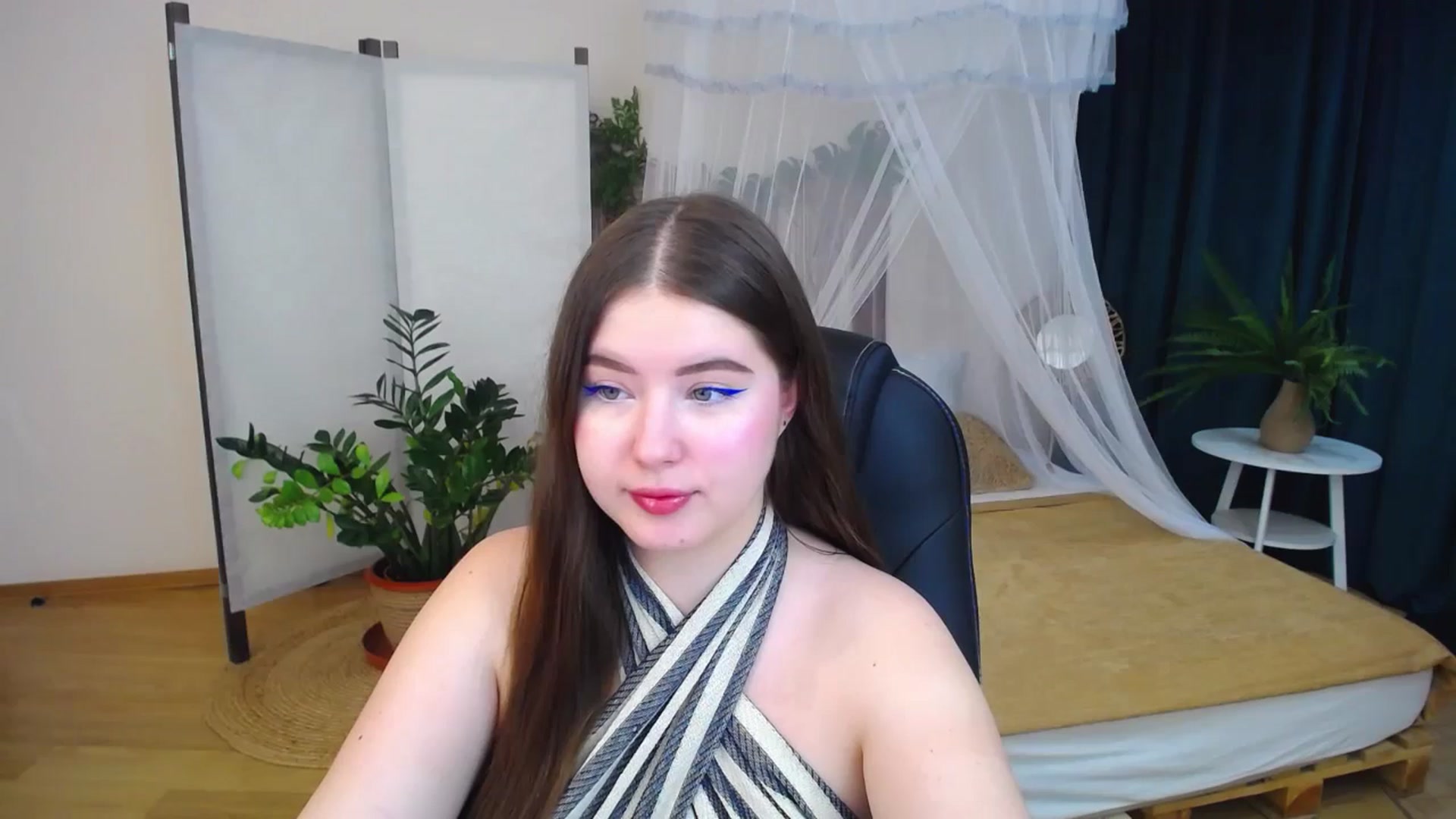 Gallery image thumbnail from AdmireMyEyes's myfreecams stream on, 09/30/2024, 19:48 image 3 of 20
