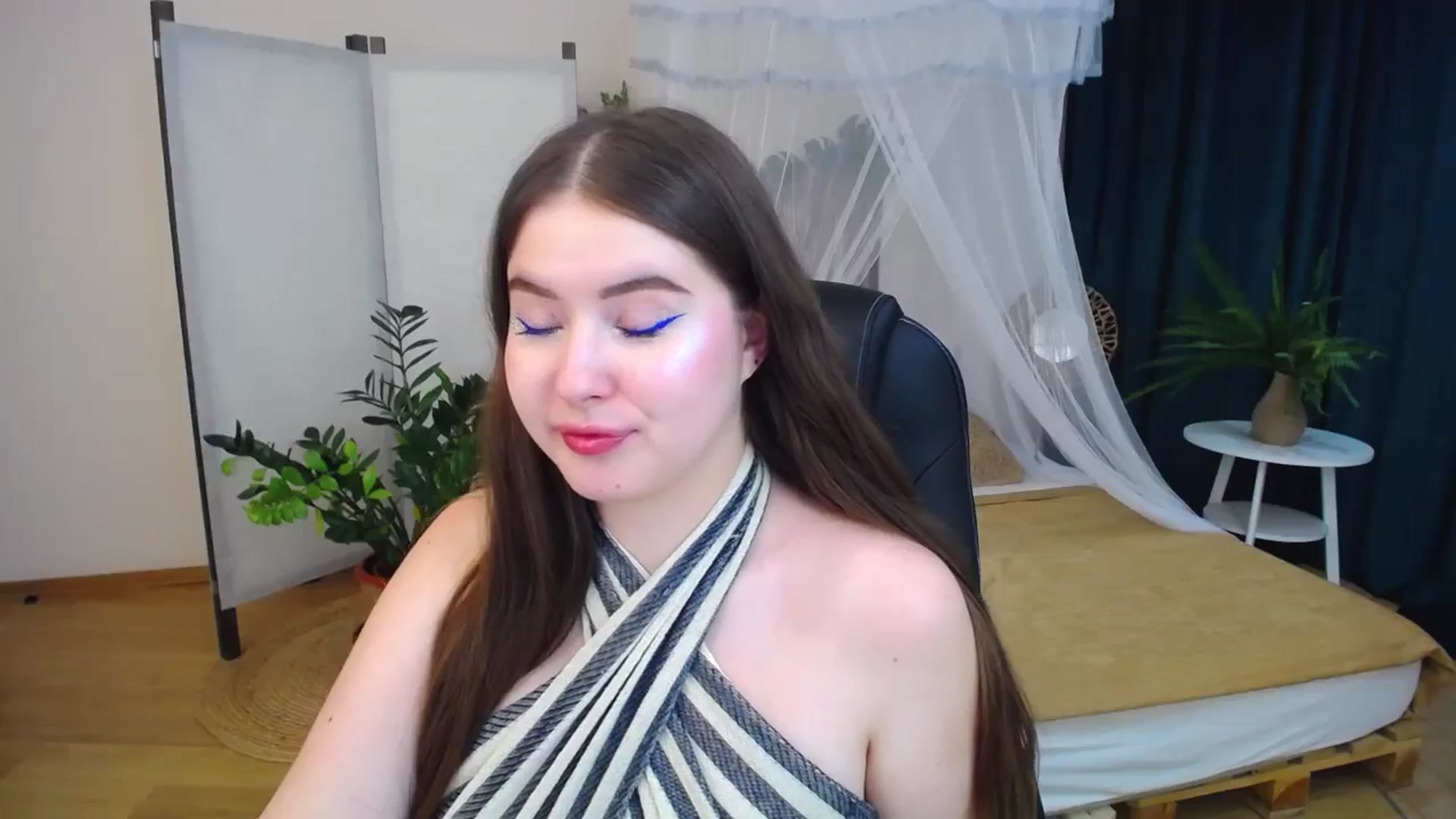 Gallery image thumbnail from AdmireMyEyes's myfreecams stream on, 09/30/2024, 19:48 image 19 of 20